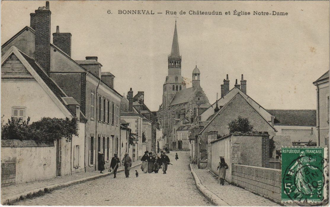 Old postcard AK Bonneval Rue de Chateaudun FRANCE (1179060)