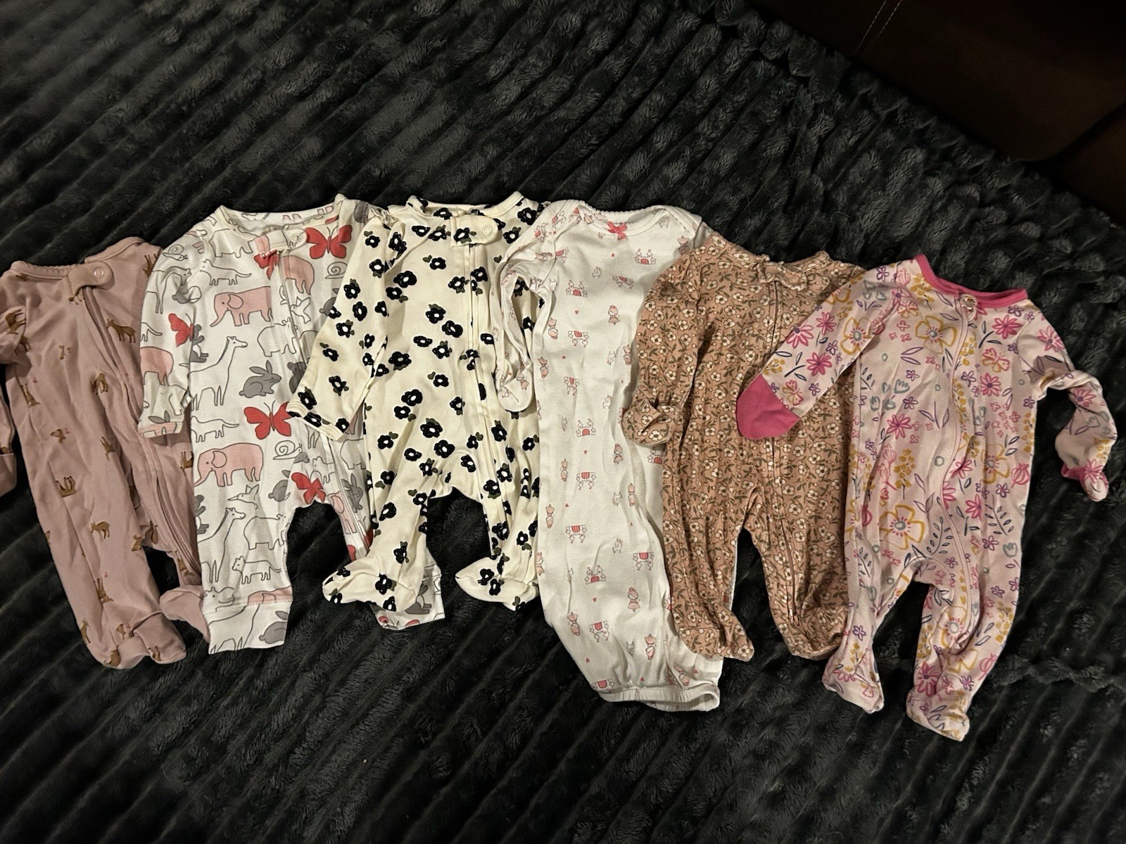 Carter\'s Newborn Baby Girl Sleepers Lot Of 6, 5 Sleepers 1 Gown Carter\'s Newborn Baby Girl Sleepers Lot Of 6, 5 Sleepers 1 Gown