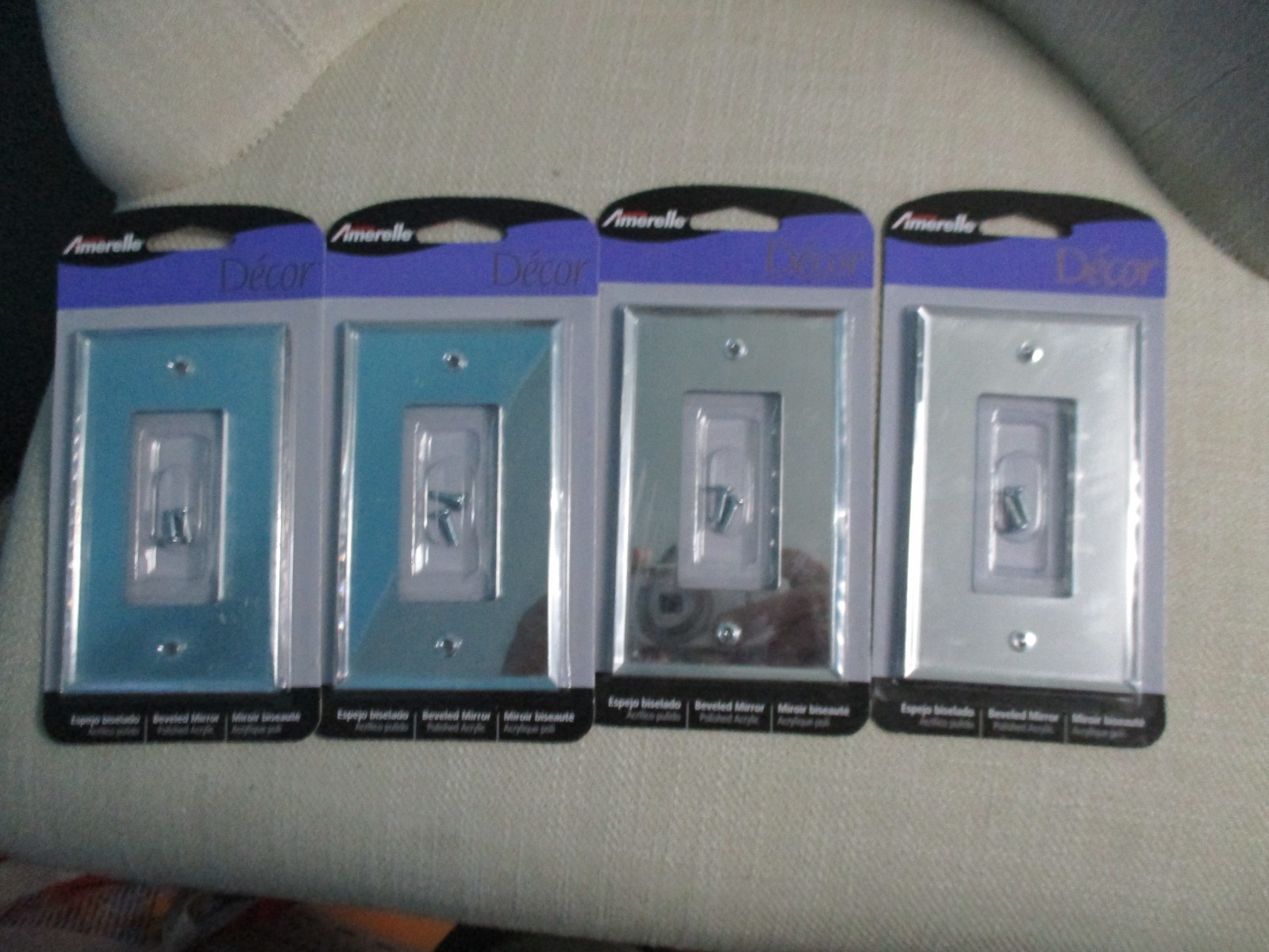 Lot of 4 Amerelle Decor Beveled Mirror Polished Acrylic Toggle Switch Wall Plate Lot of 4 Amerelle Decor Beveled Mirror Polished Acrylic Toggle Switch Wall Plate