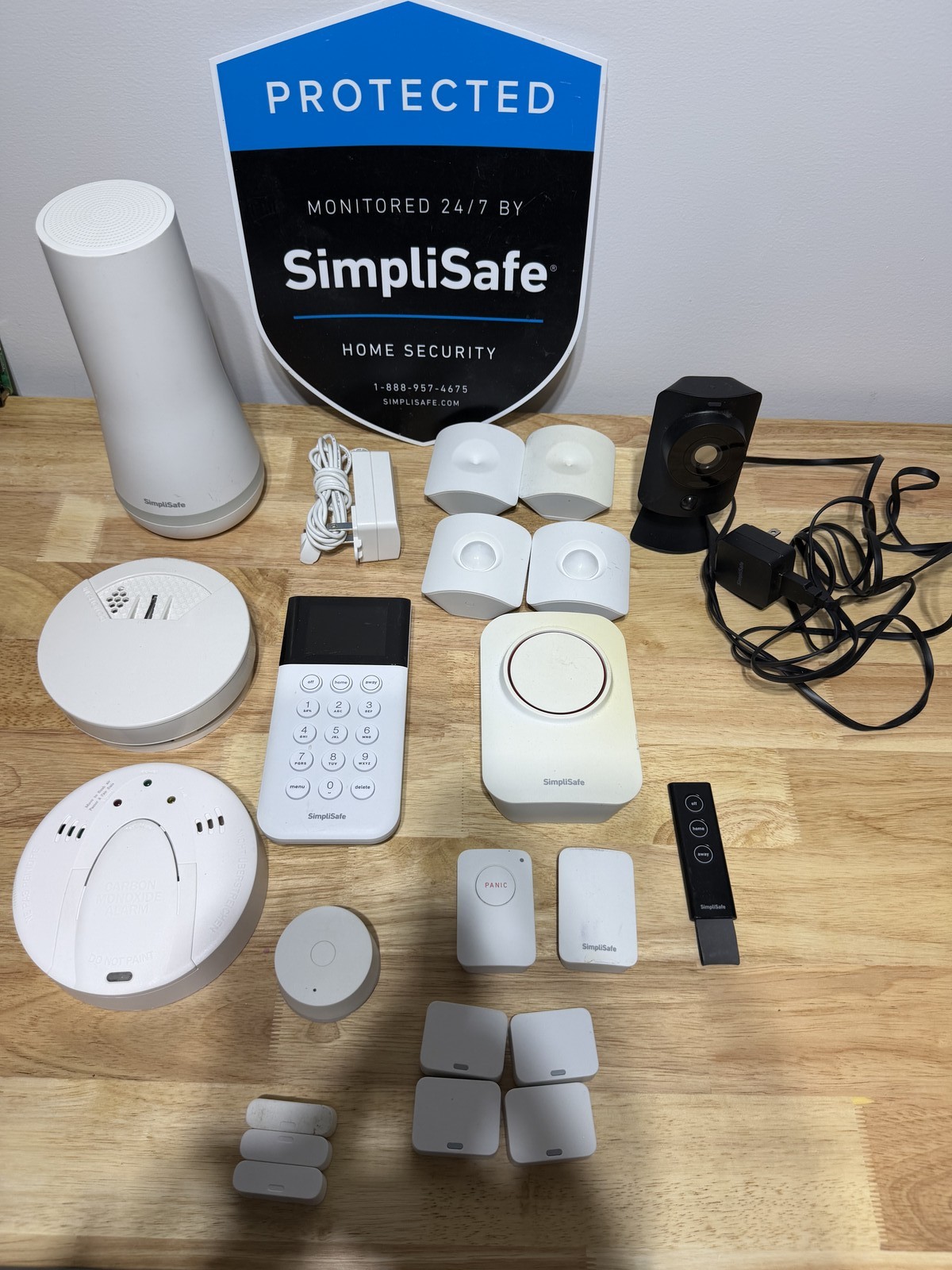 SimpliSafe Gen 3 Complete Home Security System Bundle + SimpliCam Camera 24pc SimpliSafe Gen 3 Complete Home Security System Bundle + SimpliCam Camera 24pc