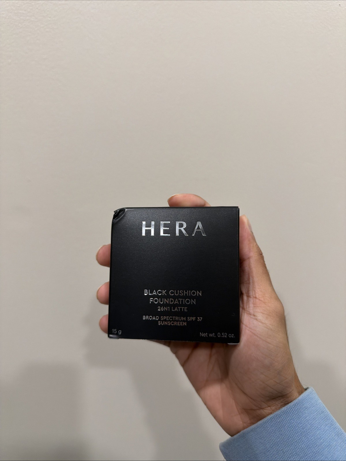HERA New Black Cushion Latte SPF34
