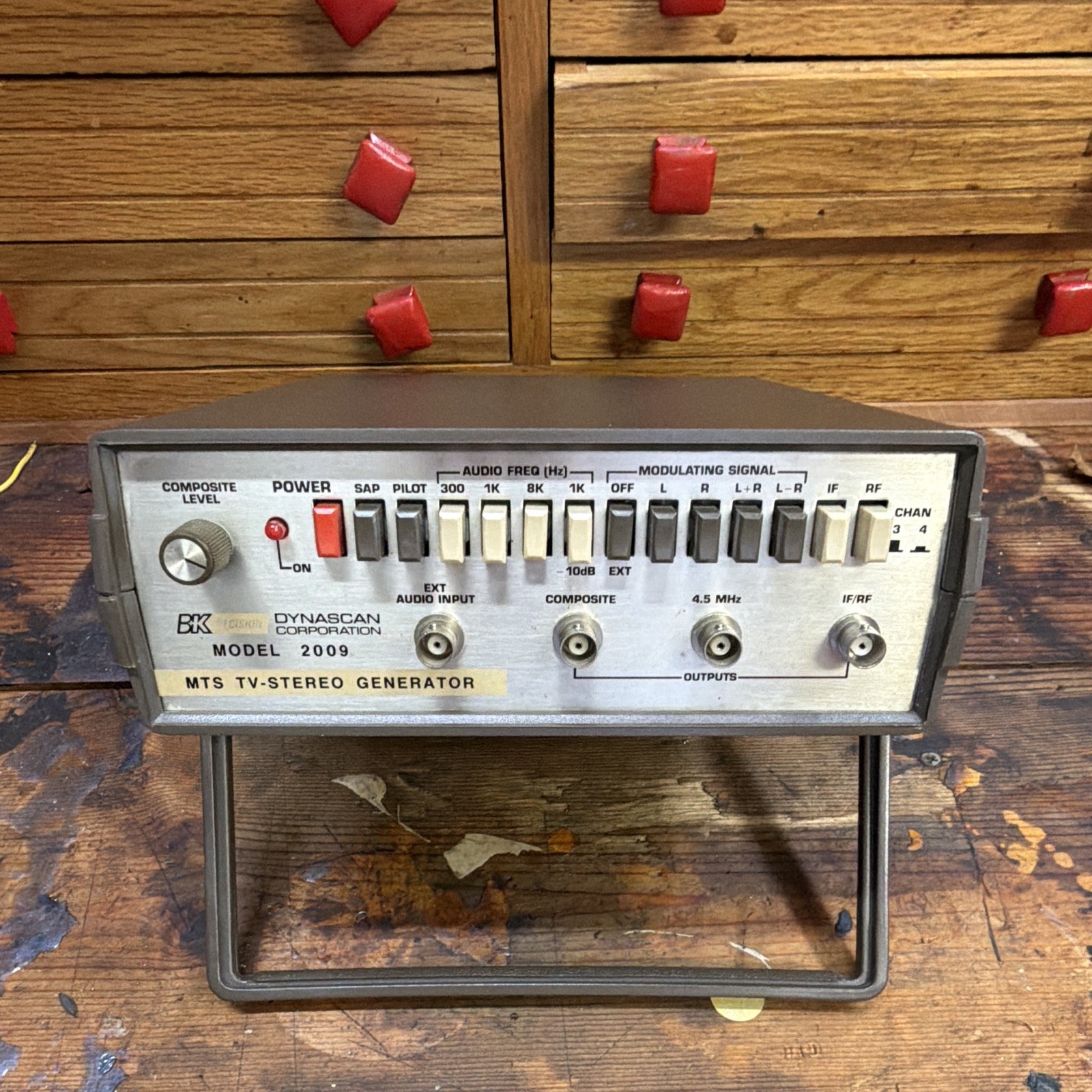 B&K Precision 2009 MTS TV Stereo Video Signal Generator SAP Pilot IF RF