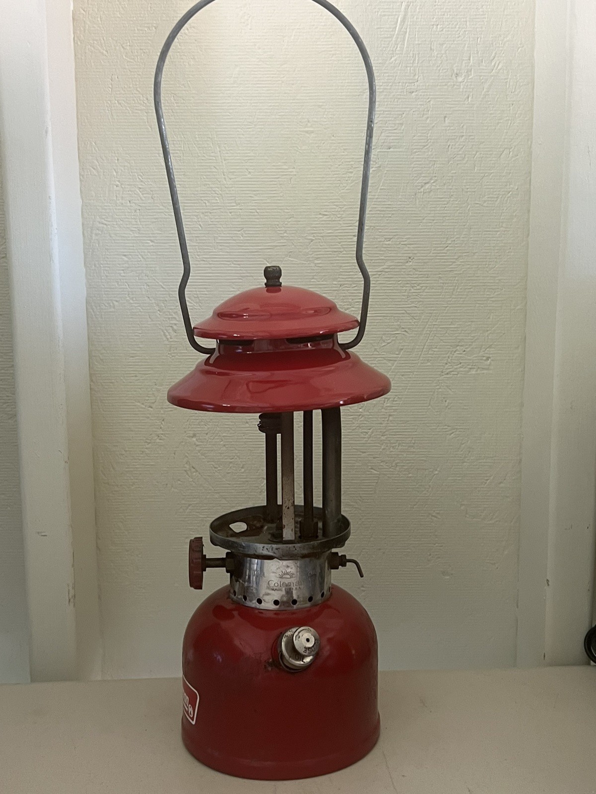 Coleman Model 200A Cherry Red Lantern 10/1972 excellent condition Coleman Model 200A Cherry Red Lantern 10/1972 excellent condition