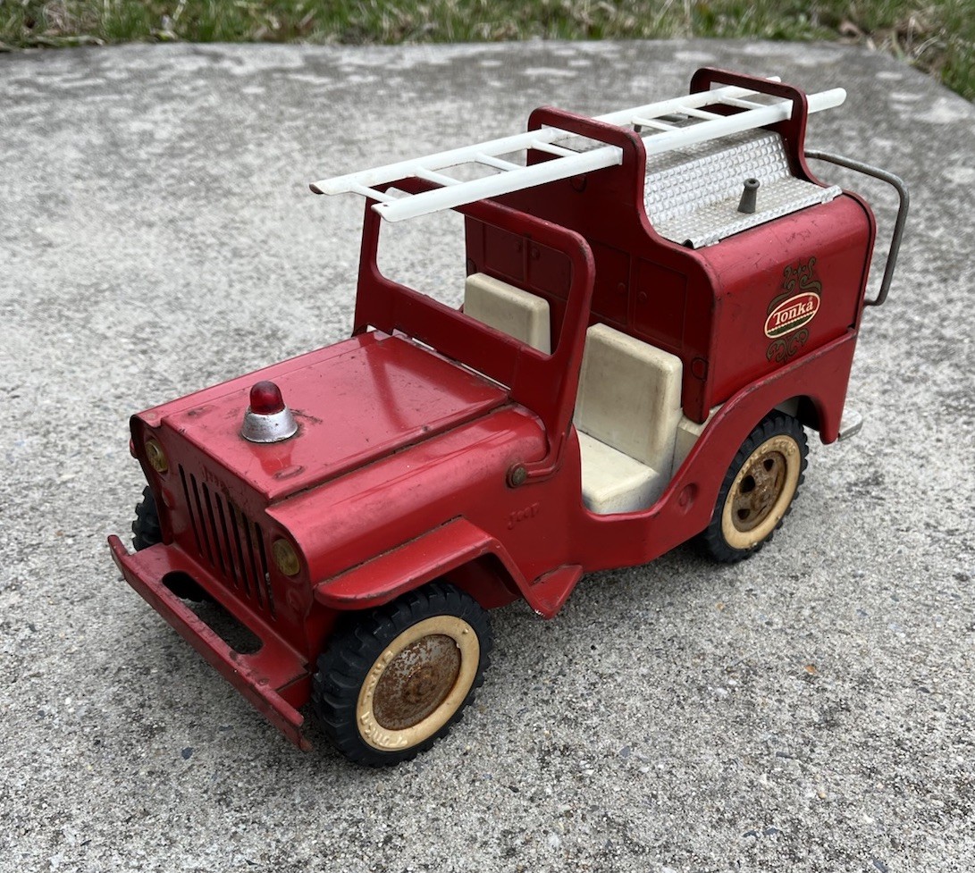 Vintage 1963-65 Tonka Toys Willy\'s Jeep Pumper Fire Truck #425 Very Good