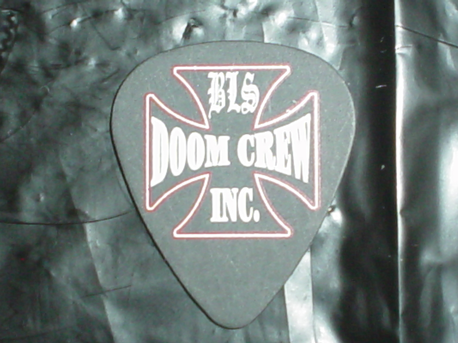 BLACK LABEL SOCIETY James Lomenzo BLS White Lion Signature 2004 Tour GUITAR PICK BLACK LABEL SOCIETY James Lomenzo BLS White Lion Signature 2004 Tour GUITAR PICK