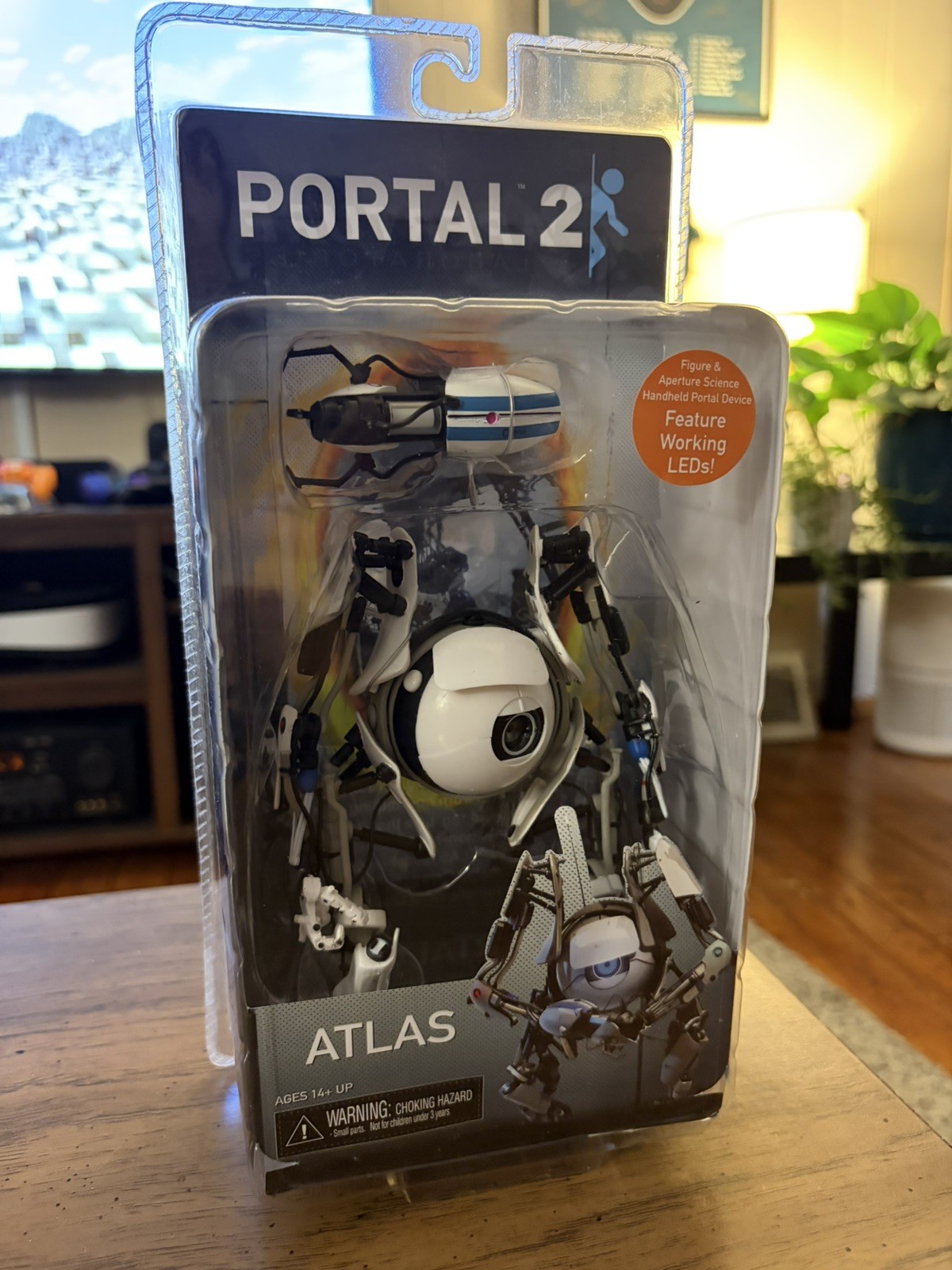 NECA Portal 2 Atlas Action Figure With LED lights NECA 2014 NECA Portal 2 Atlas Action Figure With LED lights NECA 2014