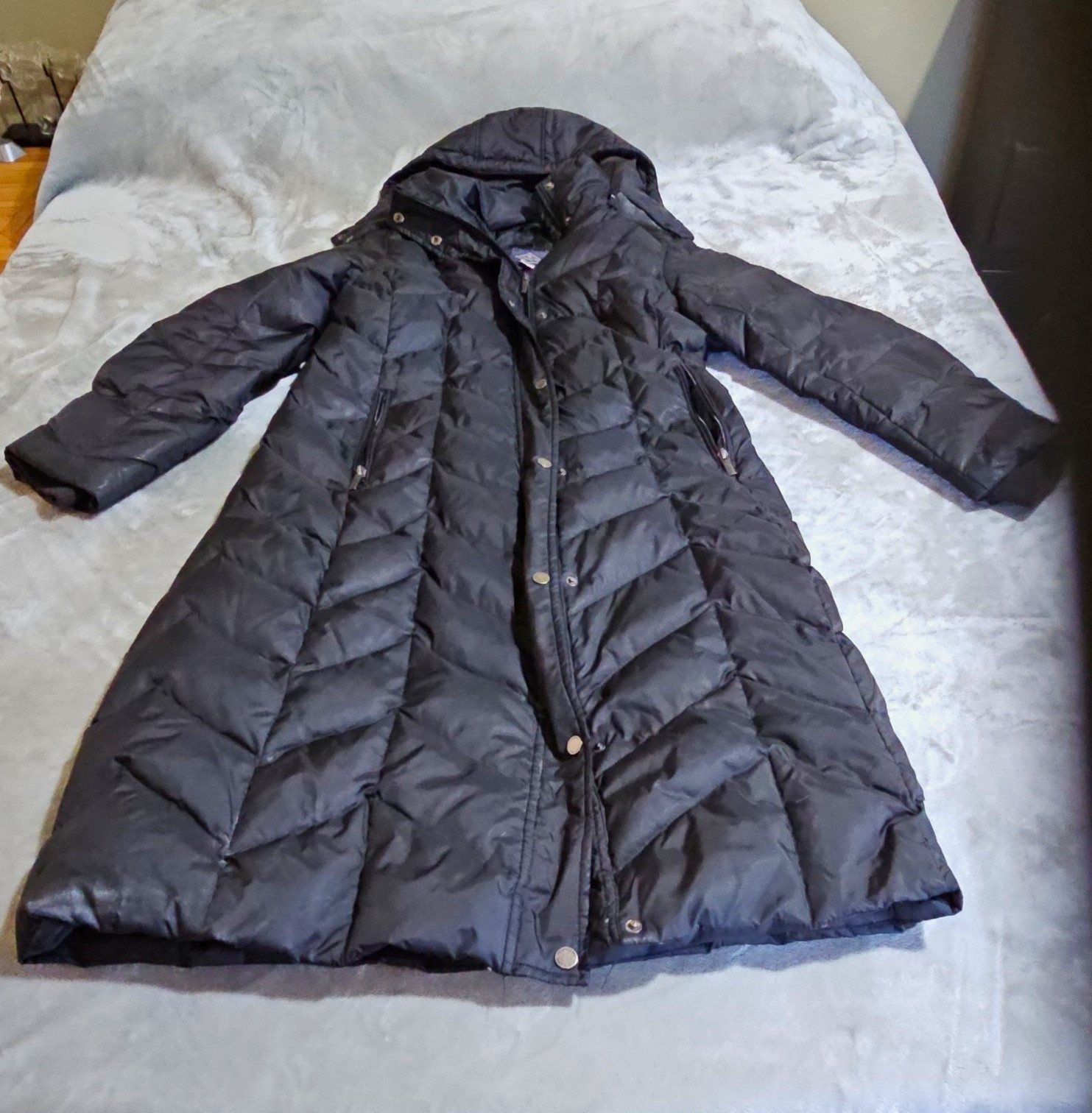 St. John\'s Bay Women\'s Black Hooded Zip Long Puffer Coat Down Insulated M St. John\'s Bay Women\'s Black Hooded Zip Long Puffer Coat Down Insulated M