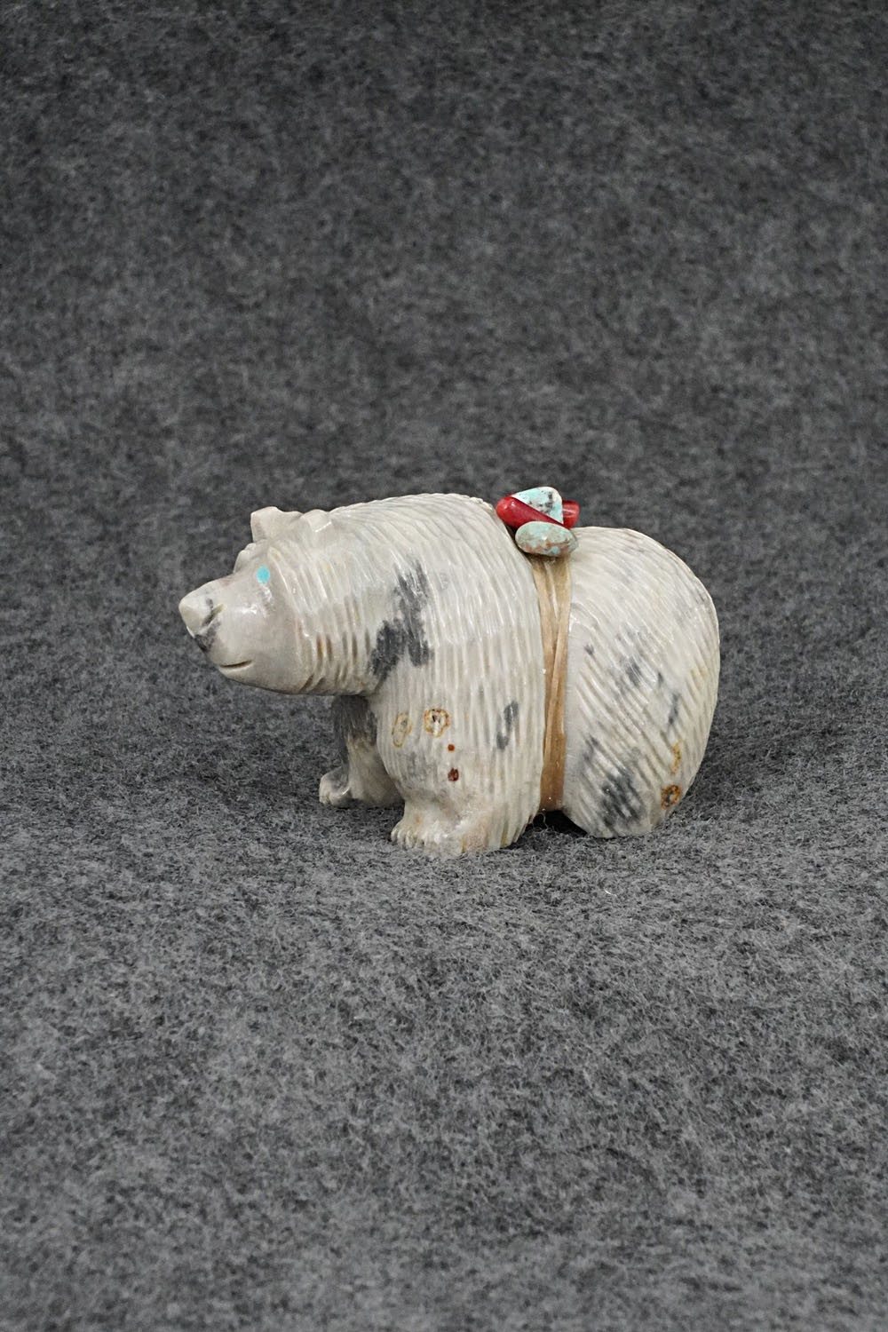 Bear Zuni Fetish Carving - Farlan & Paulette Quam Bear Zuni Fetish Carving - Farlan & Paulette Quam
