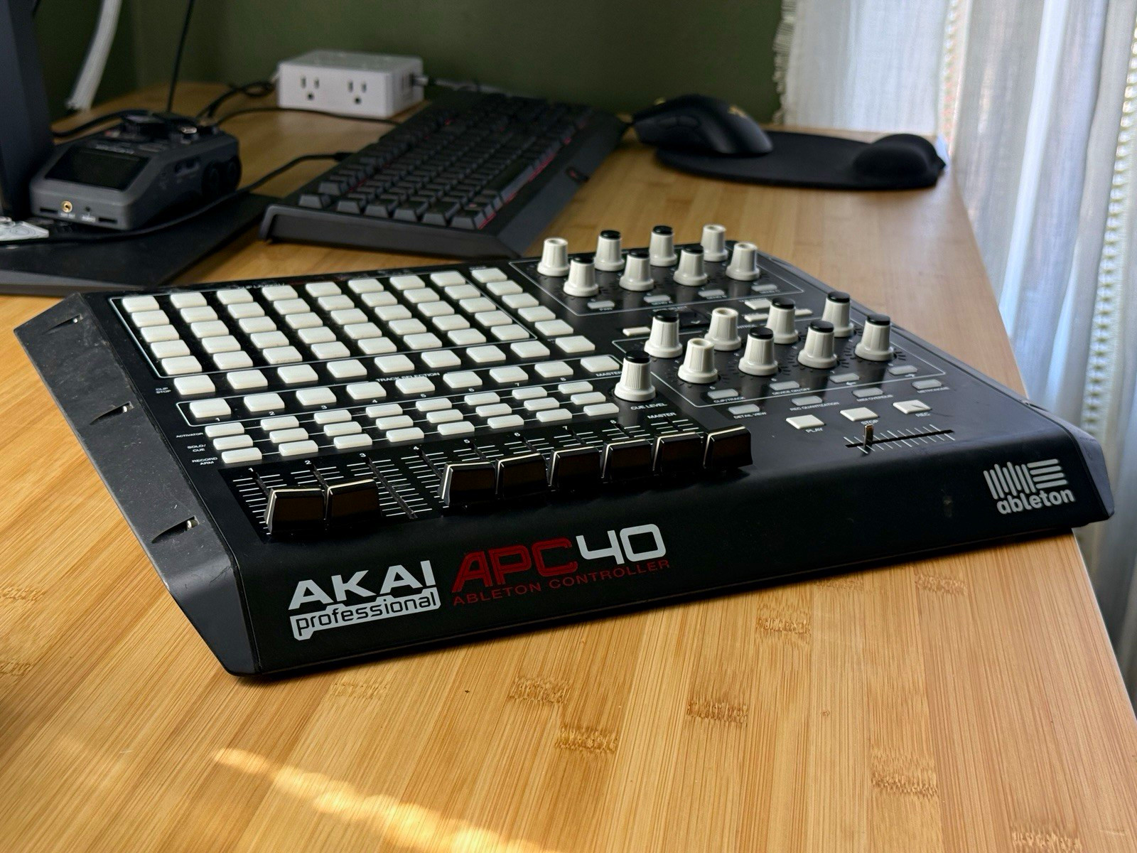 Akai APC40 Digital DAW USB MIDI Controller - Read Description