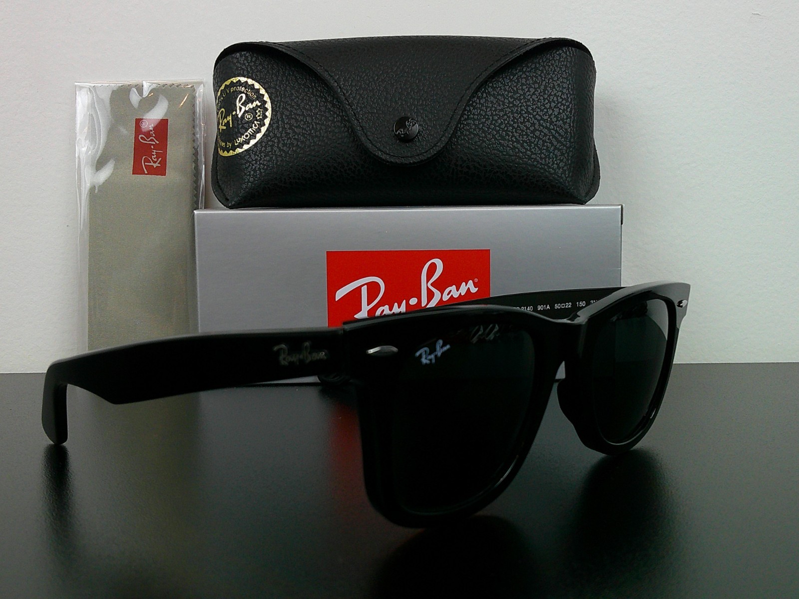 Ray-Ban RB2140 Original Wayfarer Classic Sunglasses Black 50mm Never Worn