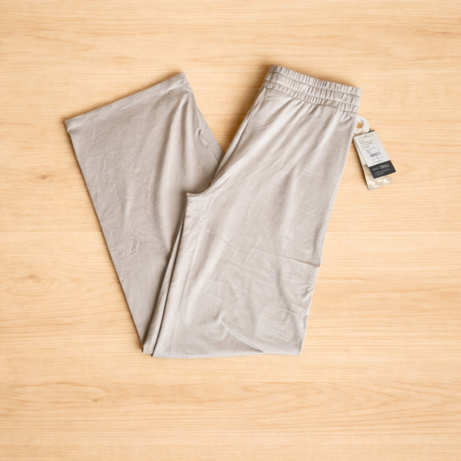 NWT Vuori Women's Halo Essential Wideleg Pant, Ecru Heather Color, Regular, New NWT Vuori Women's Halo Essential Wideleg Pant, Ecru Heather Color, Regular, New