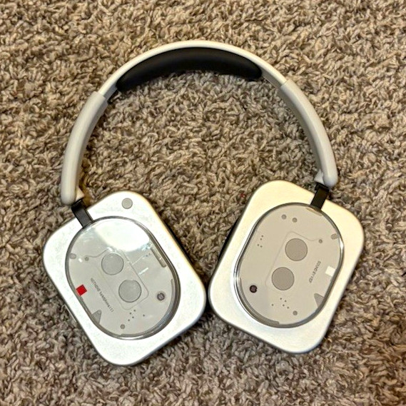 Nothing Headphone (1) Wireless ANC Over-Ear Bluetooth USB-C, White/Silver Case Nothing Headphone (1) Wireless ANC Over-Ear Bluetooth USB-C, White/Silver Case