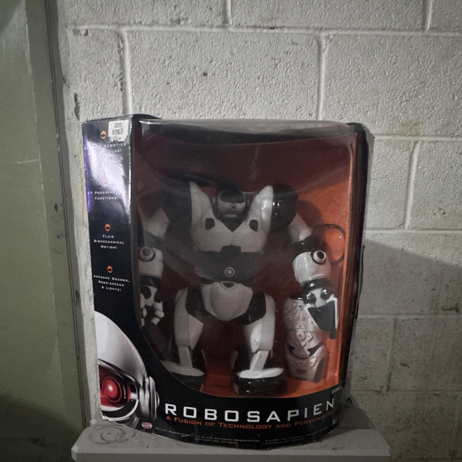 WowWee Robosapien Programmable Robot Toy Vintage 2004 In Box