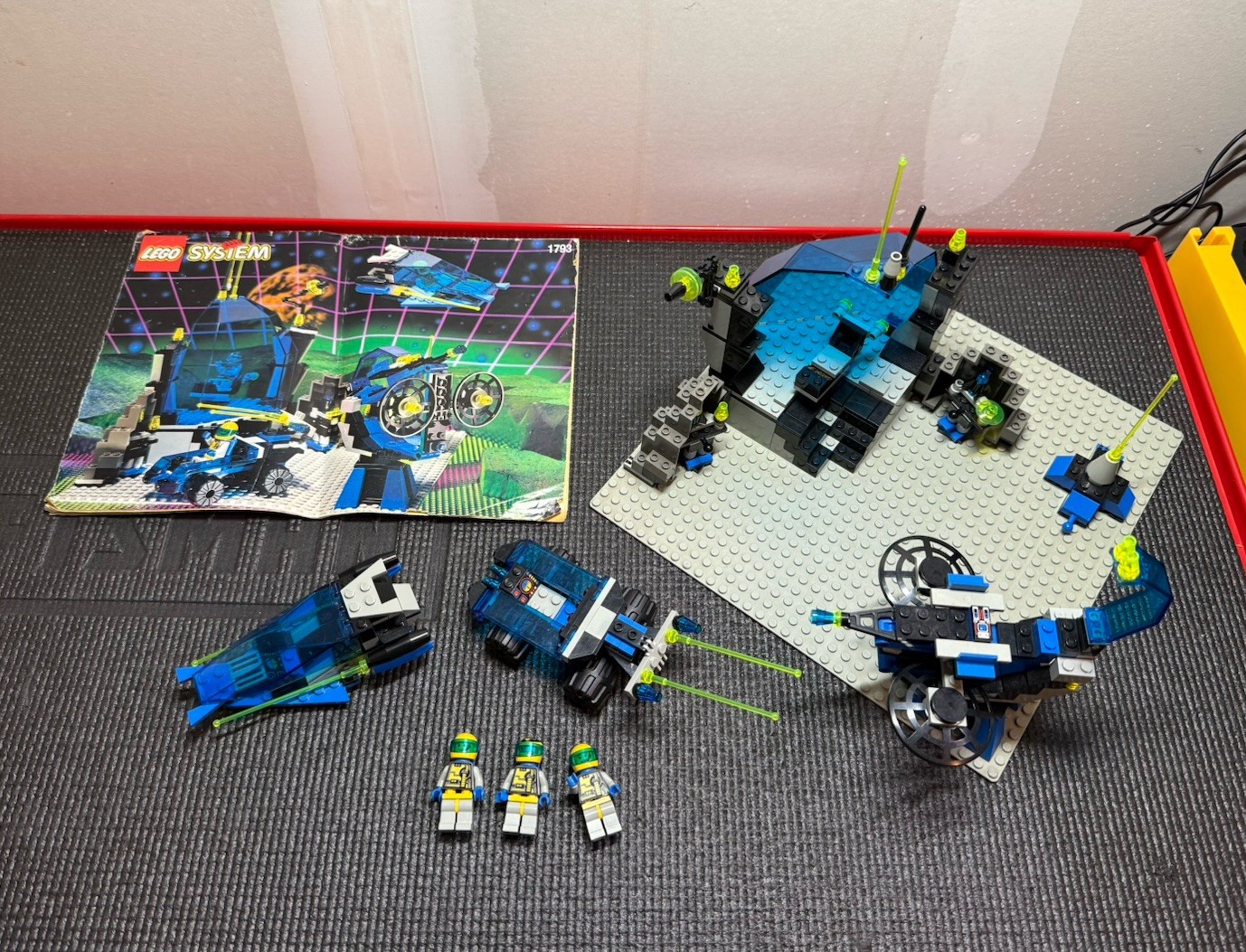 LEGO Space Unitron 1793 Space Station Zenon 99% Complete W Manual LEGO Space Unitron 1793 Space Station Zenon 99% Complete W Manual