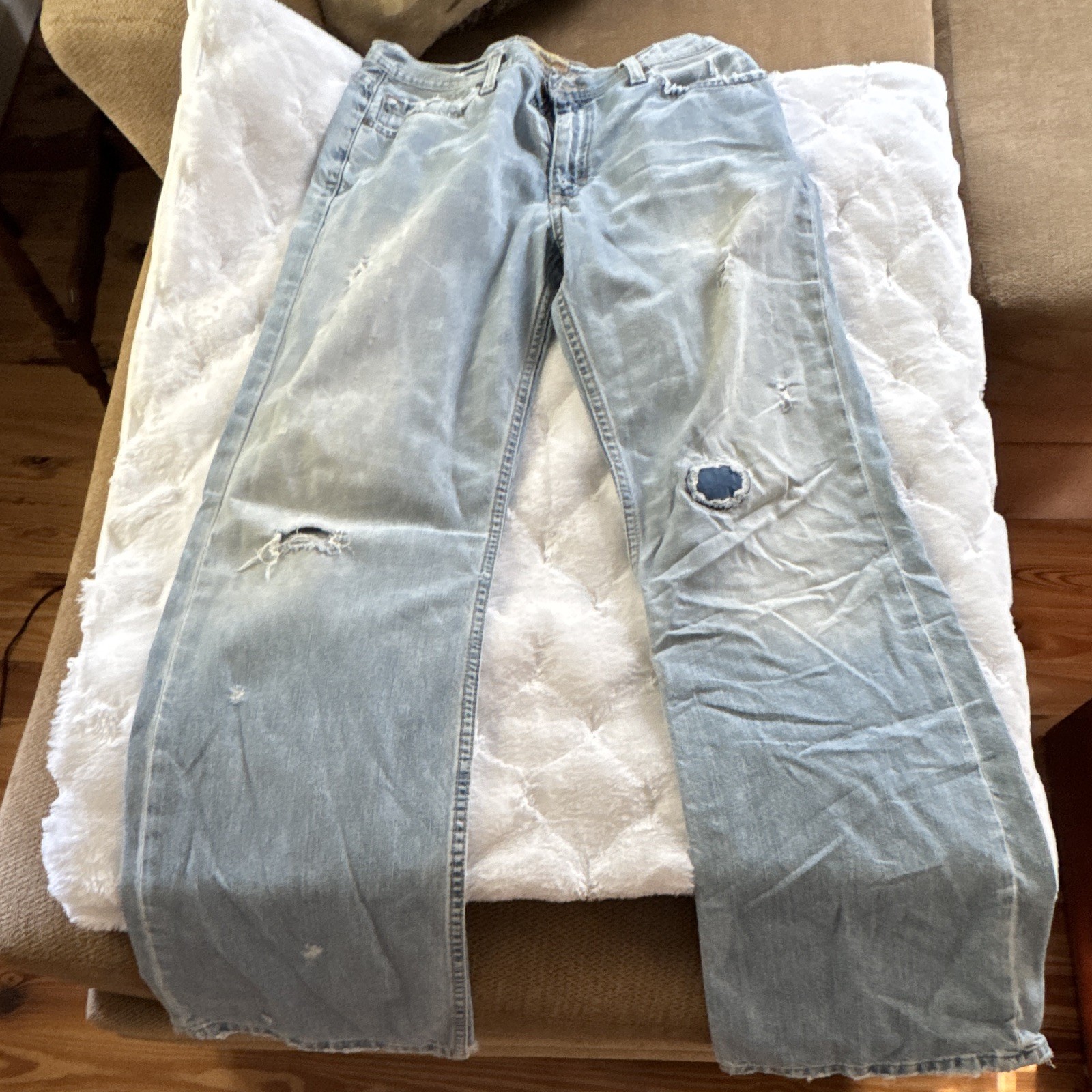 BKE Tyler men’s Light Wash Distressed Straight Leg Mid Rise 5-Pocket Jeans
