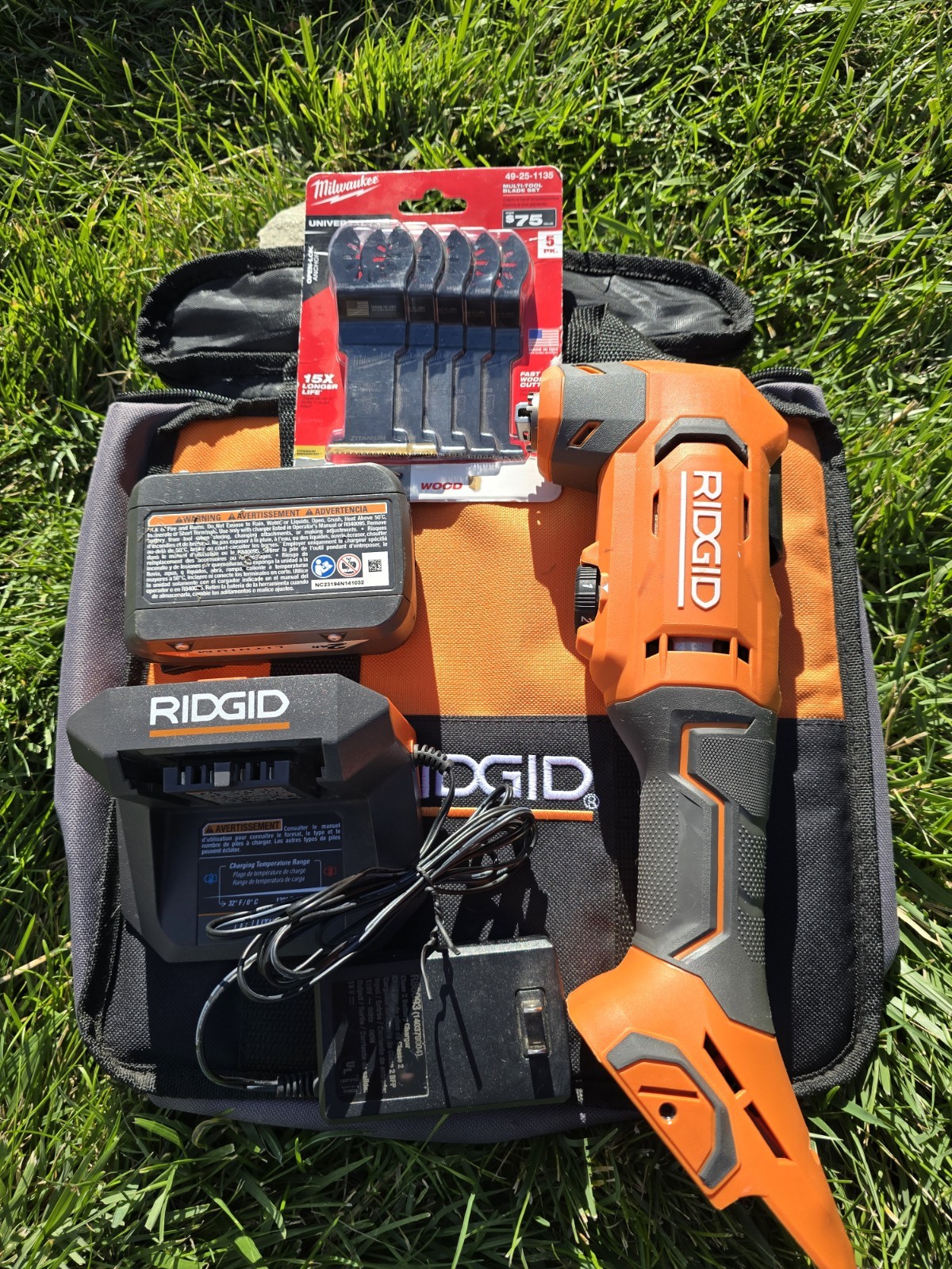 RIDGID 18V Cordless Oscillating Multi-Tool kit  battery,Charger, Bag, Blades