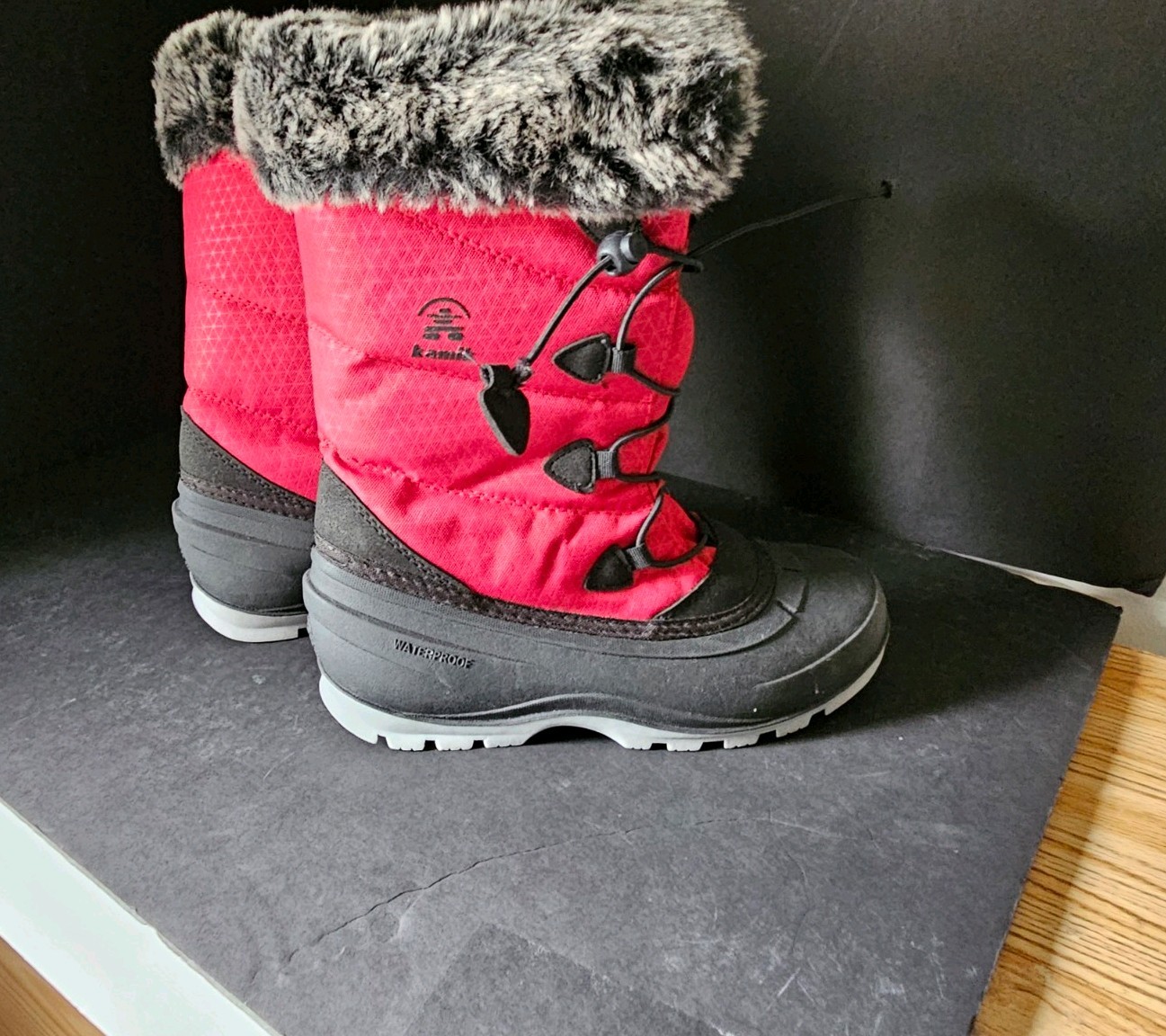 Kamik Women\'s Size 9 Momentum Winter Snow Boots Insulated Waterproof Red - Used Kamik Women\'s Size 9 Momentum Winter Snow Boots Insulated Waterproof Red - Used