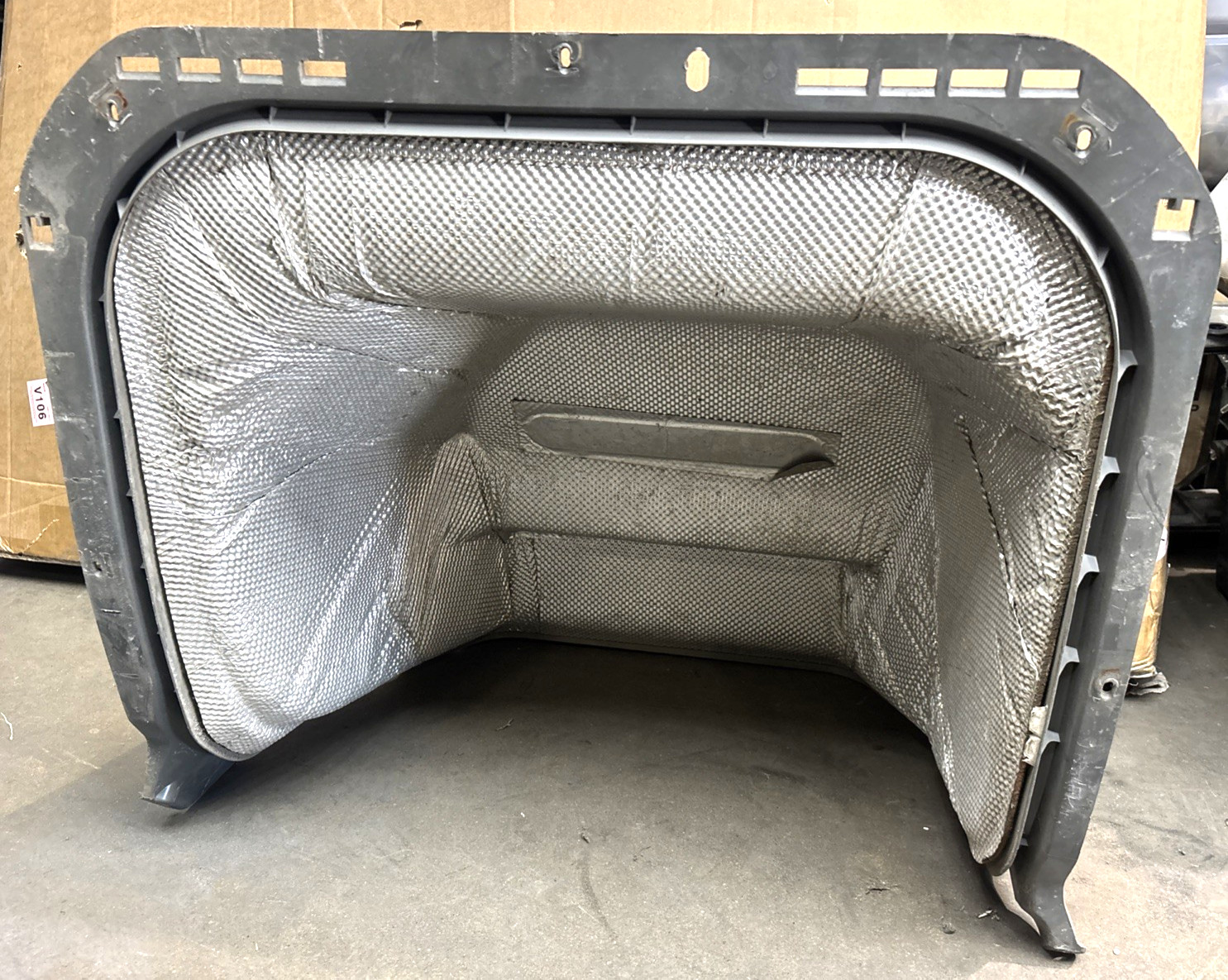 2019-2023 VOLVO VNL 760 D13 12.8L ENGINE COVER LARGE LID 82758846 OEM 2019-2023 VOLVO VNL 760 D13 12.8L ENGINE COVER LARGE LID 82758846 OEM