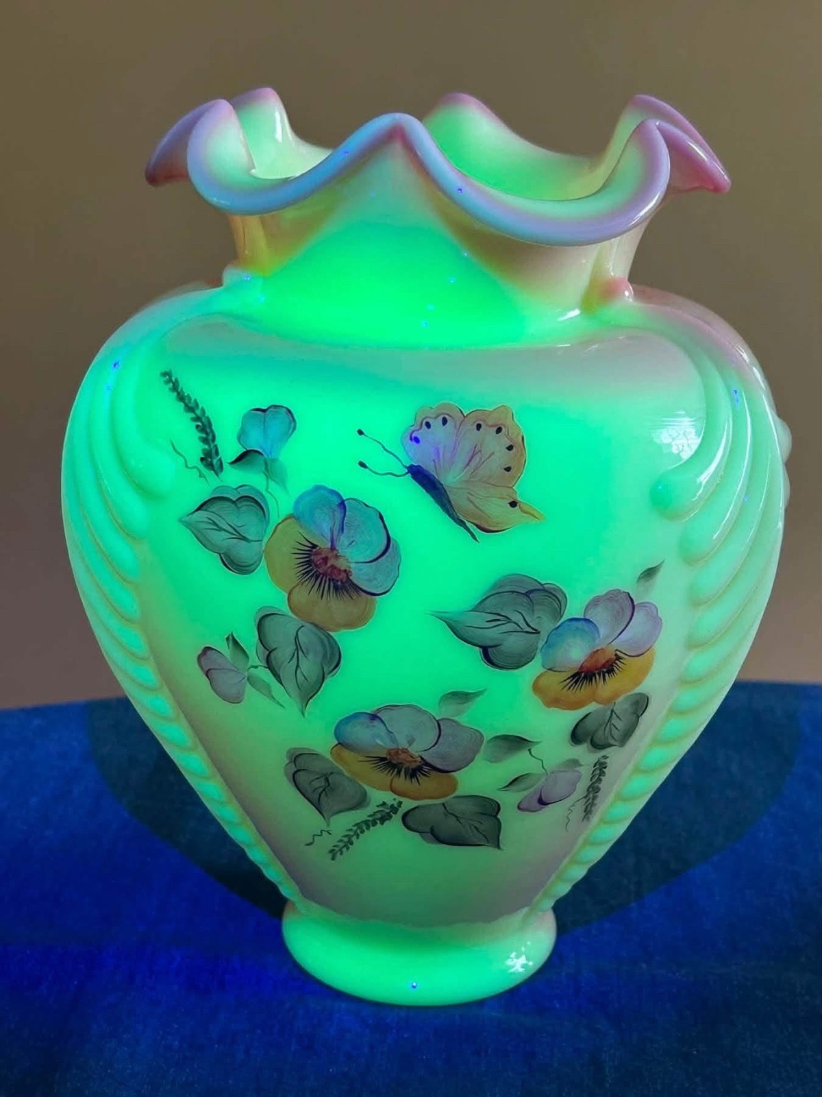 Fenton OOAK large Burmese feather vase hand painted by Kathleen Sponsler