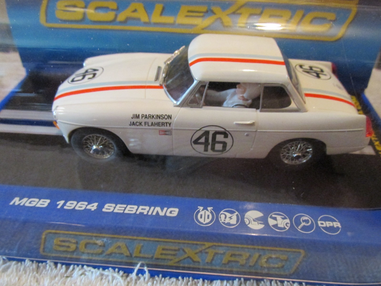 Awesome NEW 1/32 Slot car Scalextric C3415 White MGB No.46 Sebring 1964