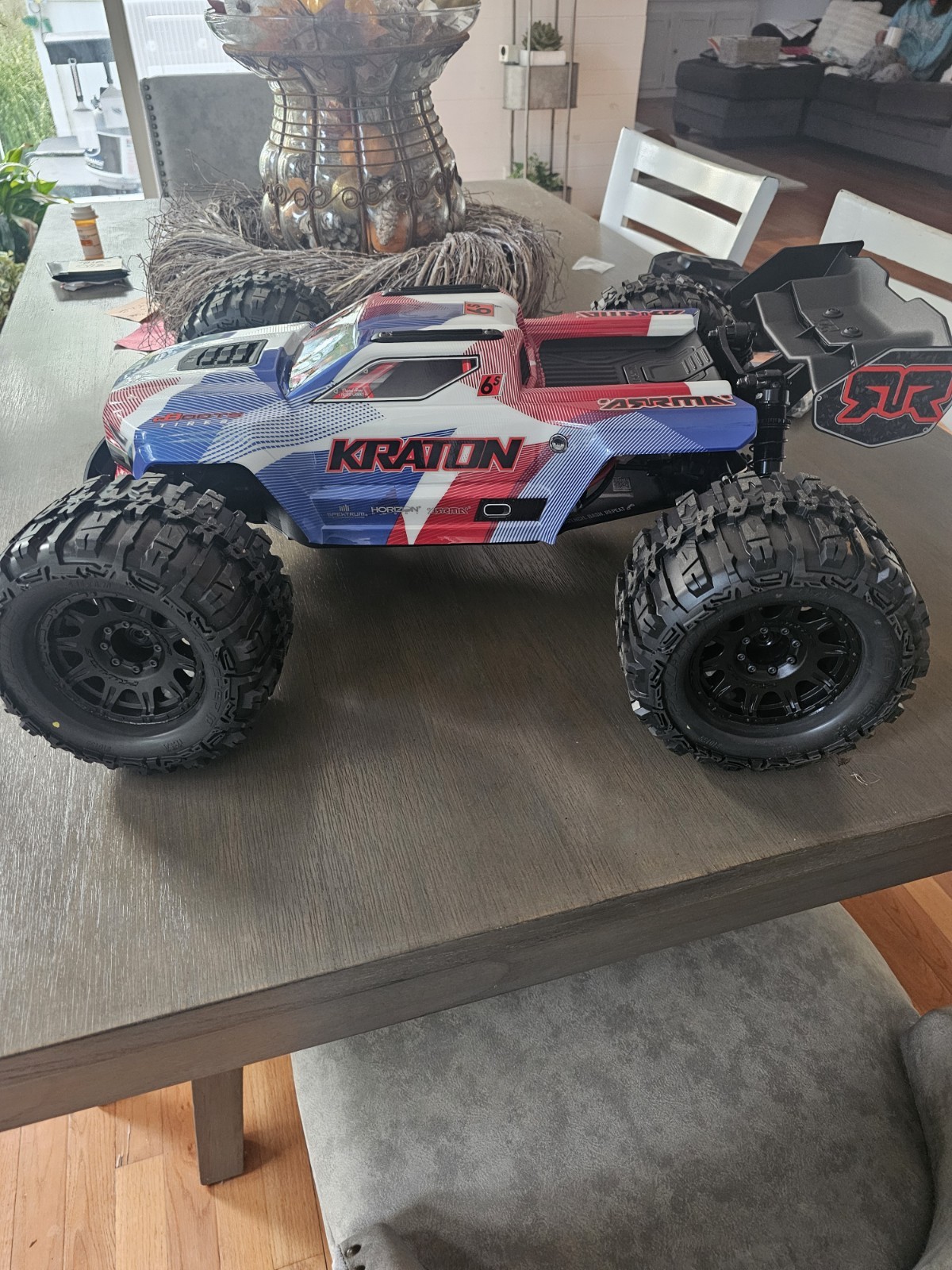 NEW ARRMA KRATON 6S 1/8 4WD ARA8608V6T4 PROLINE BADLANDS 55 KG SERVO 6S LIPO NEW ARRMA KRATON 6S 1/8 4WD ARA8608V6T4 PROLINE BADLANDS 55 KG SERVO 6S LIPO