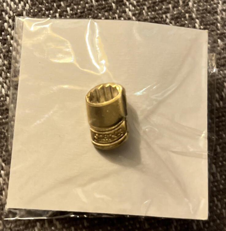 Vintage 1962 SNAP-ON TOOLS Gold Socket Lapel Hat Tie Pin Pinback Tool NOS