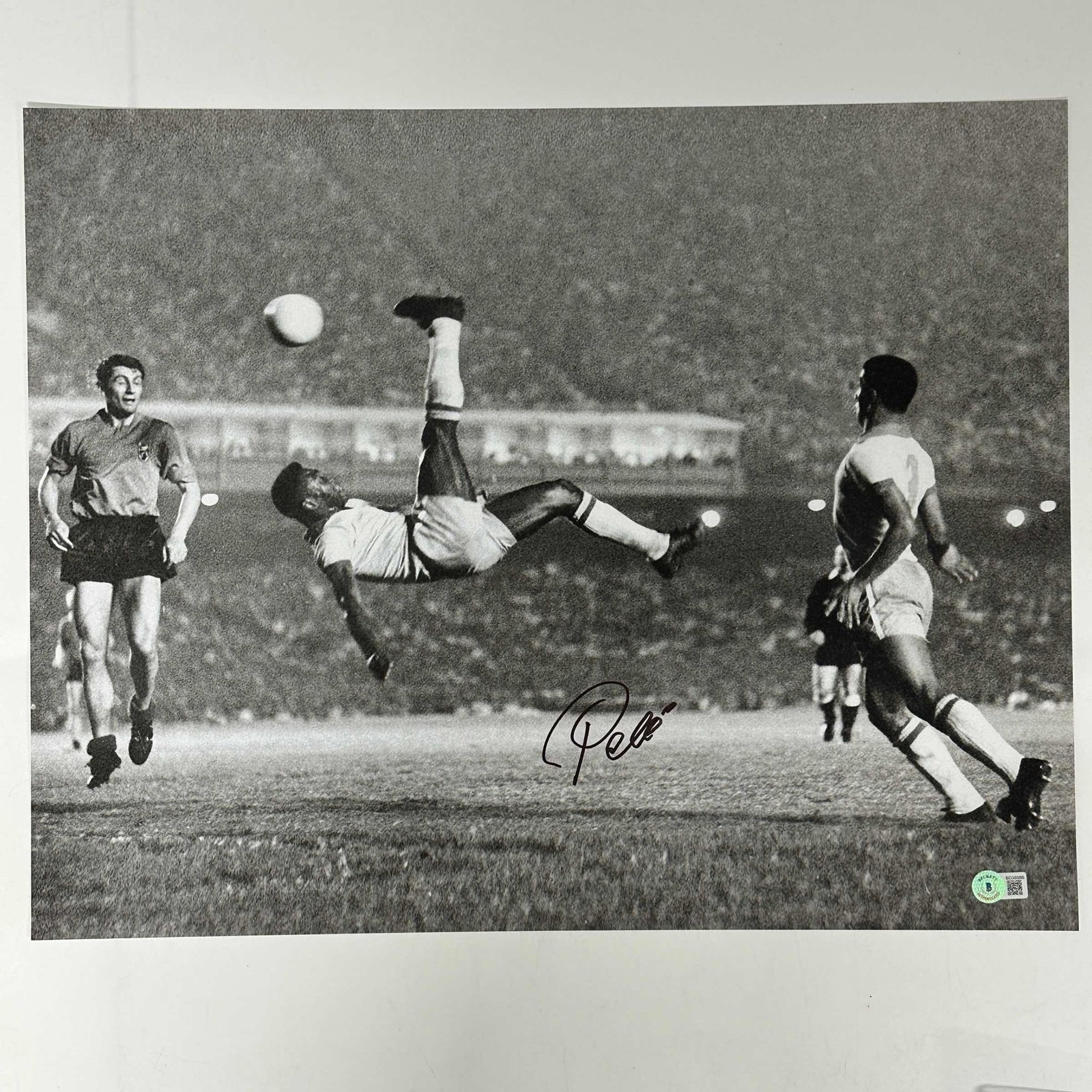 Autographed/Signed Pele Brazil 16x20 Photo Bicycle Kick Beckett BAS Auto Autographed/Signed Pele Brazil 16x20 Photo Bicycle Kick Beckett BAS Auto