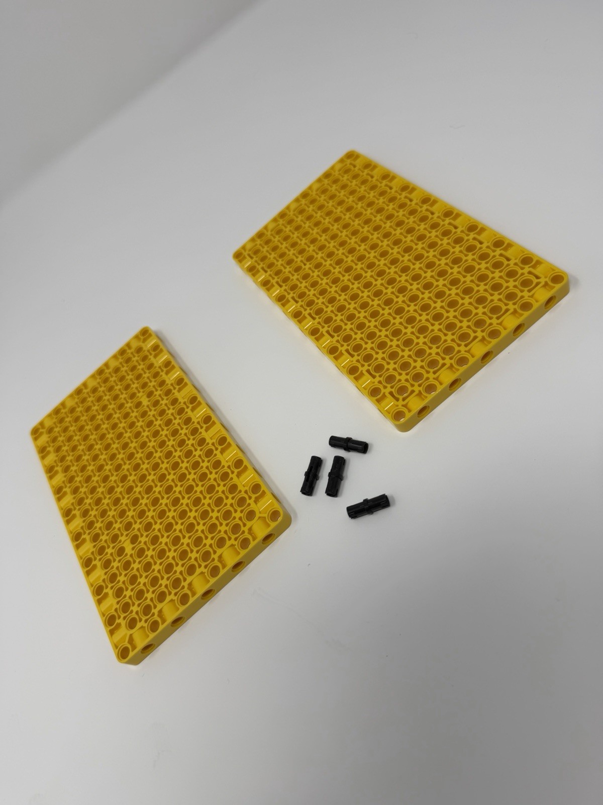 Lego 39369 Yellow Technic Plate 11 x 19x 1 With 4 Connecting Pins Lot Of 2