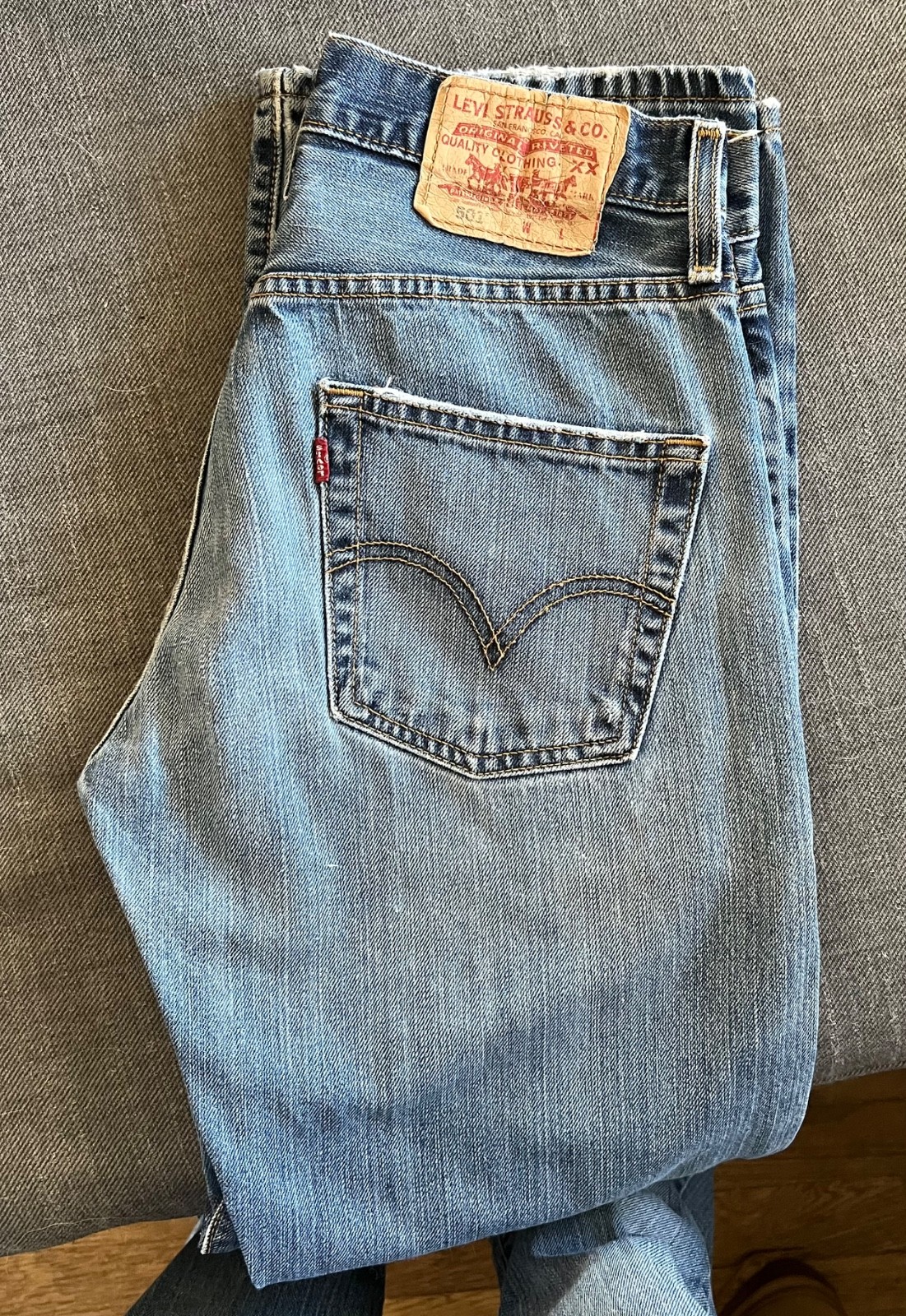 Vintage 90s Levi\'s 501’s Womens 28x28 medium dark wash Jeans Button Fly Vintage 90s Levi\'s 501’s Womens 28x28 medium dark wash Jeans Button Fly