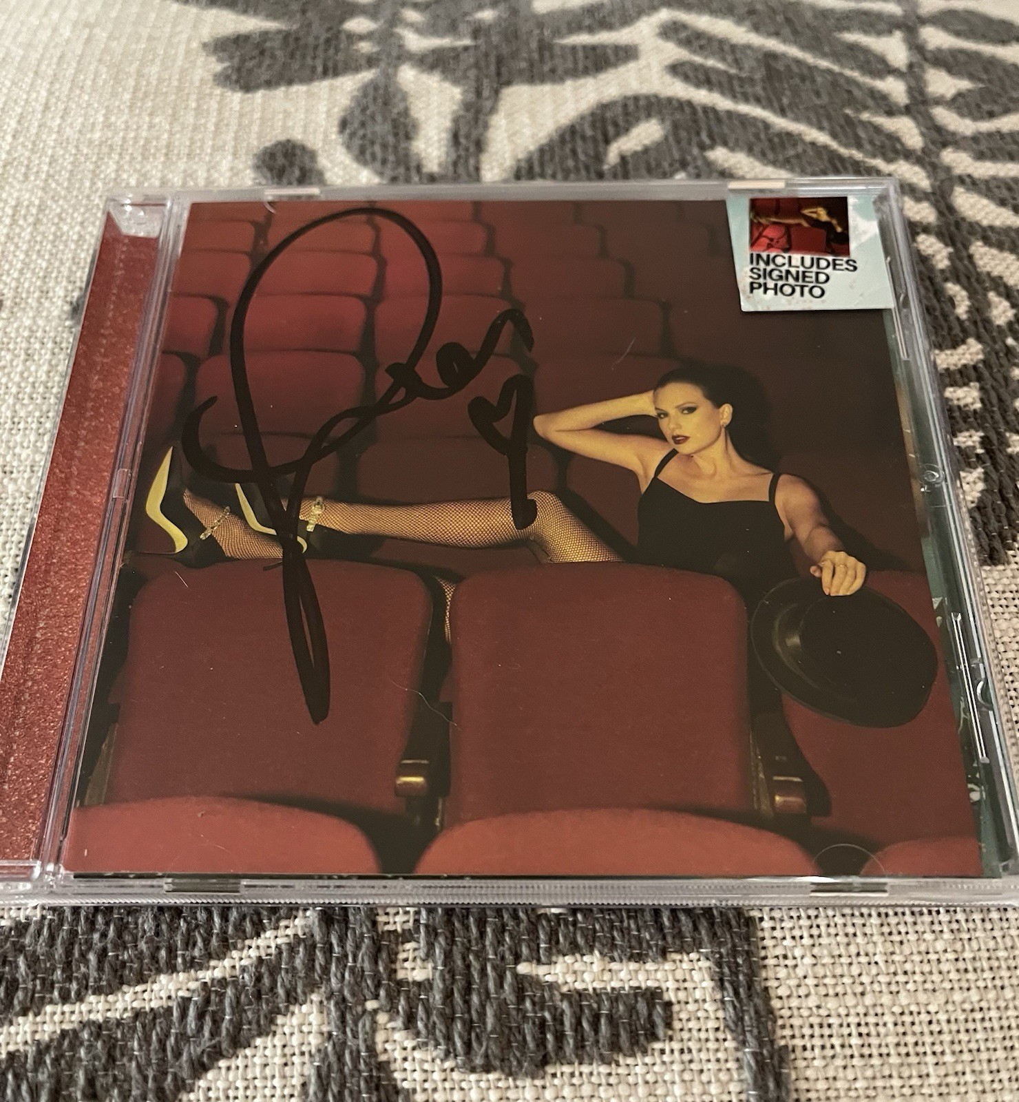 Taylor Swift TLOAS Photo #4 Signed CD Unique Med/Long Sig W/ Detached Heart Taylor Swift TLOAS Photo #4 Signed CD Unique Med/Long Sig W/ Detached Heart