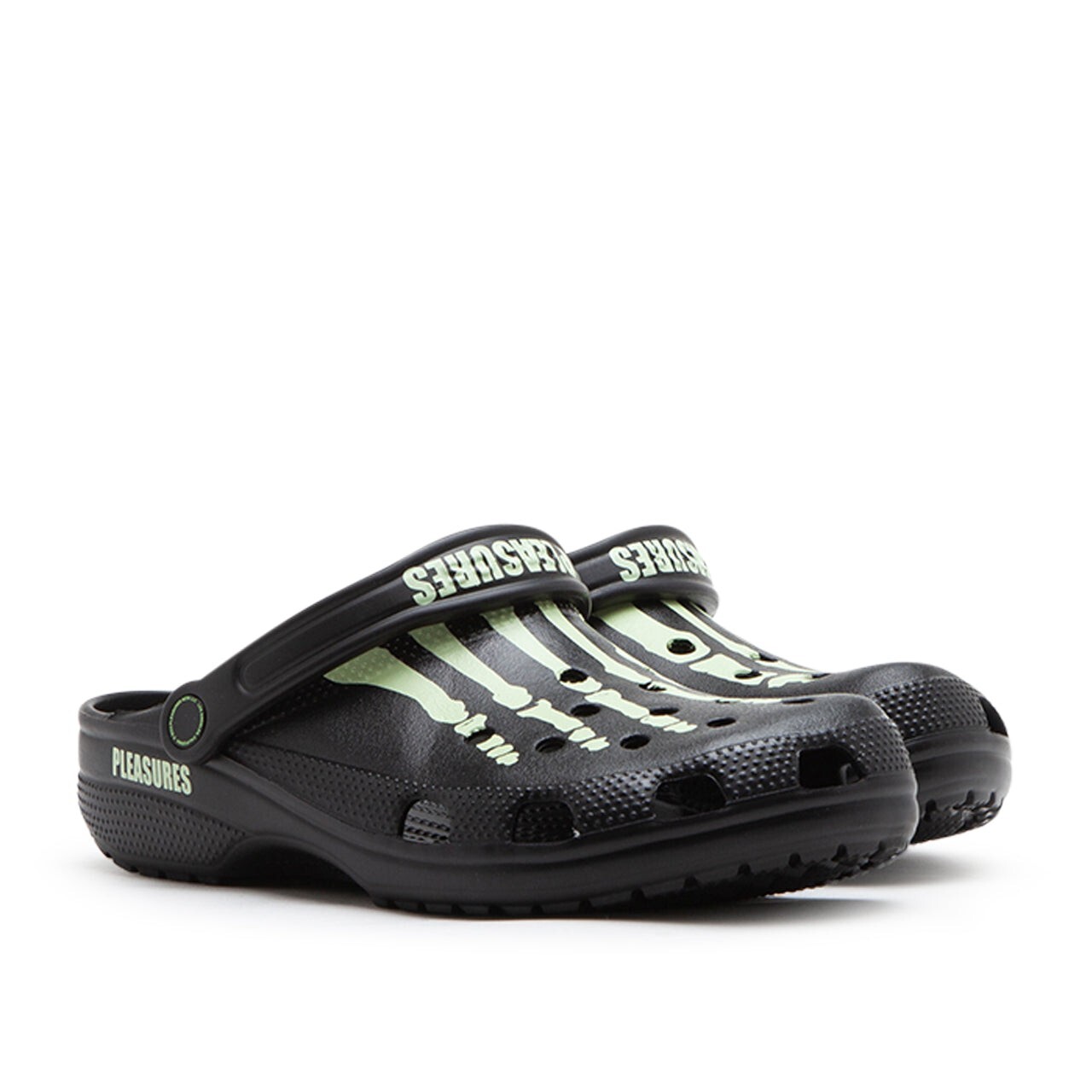 💀 Halloween Crocs x Pleasures Classic Clog Black Skeleton Glow In The Dark 💀 💀 Halloween Crocs x Pleasures Classic Clog Black Skeleton Glow In The Dark 💀