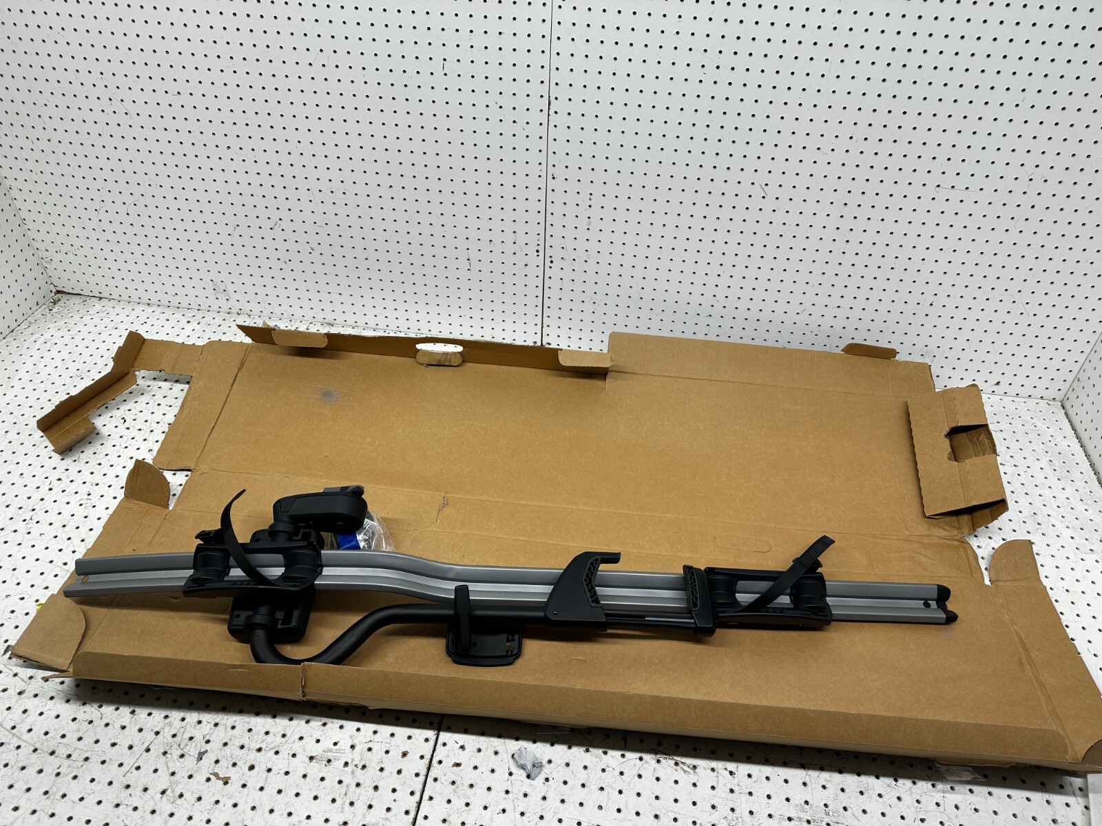 New 2016-2024 Land Rover Wheel Mounted Bike Carrier VPLZR0186 New 2016-2024 Land Rover Wheel Mounted Bike Carrier VPLZR0186