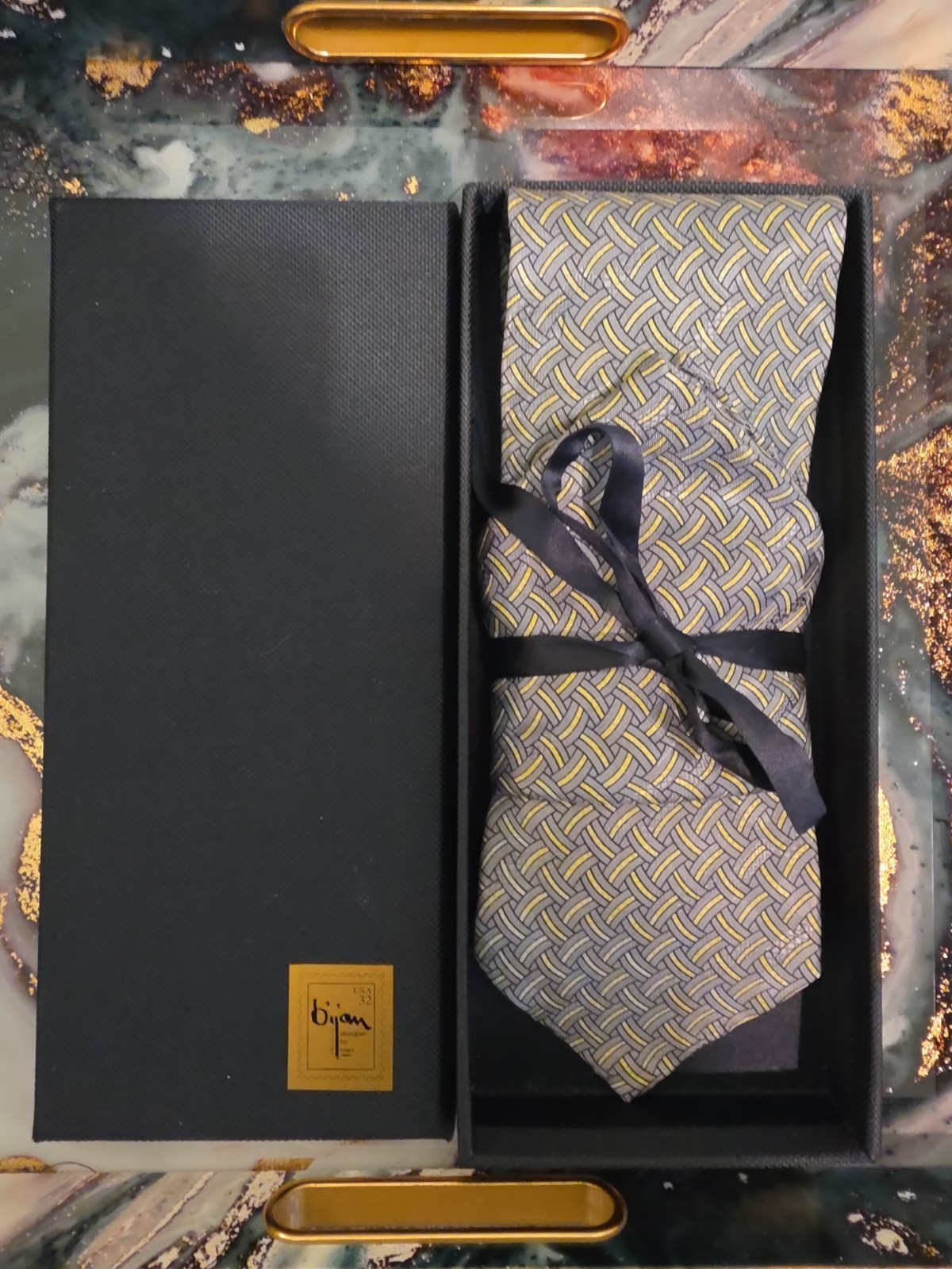 Bijan Silk Tie & Pocket Square Set Geometric Design Yellow & Gray Italy NIB Bijan Silk Tie & Pocket Square Set Geometric Design Yellow & Gray Italy NIB