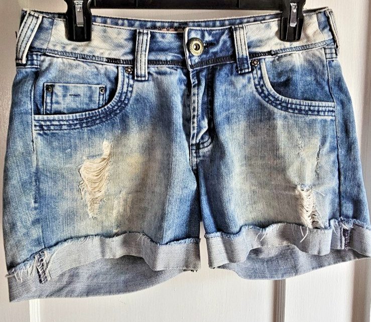 colcci jeanswear rolled cuff distressed denim shorts woman Sz 4 colcci jeanswear rolled cuff distressed denim shorts woman Sz 4