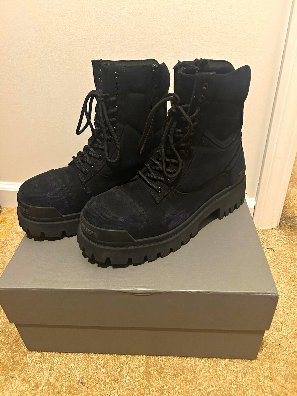 Balenciaga Men’s Black Suede Lace-Up Combat Boots Round Toe EU 42 US 8.5