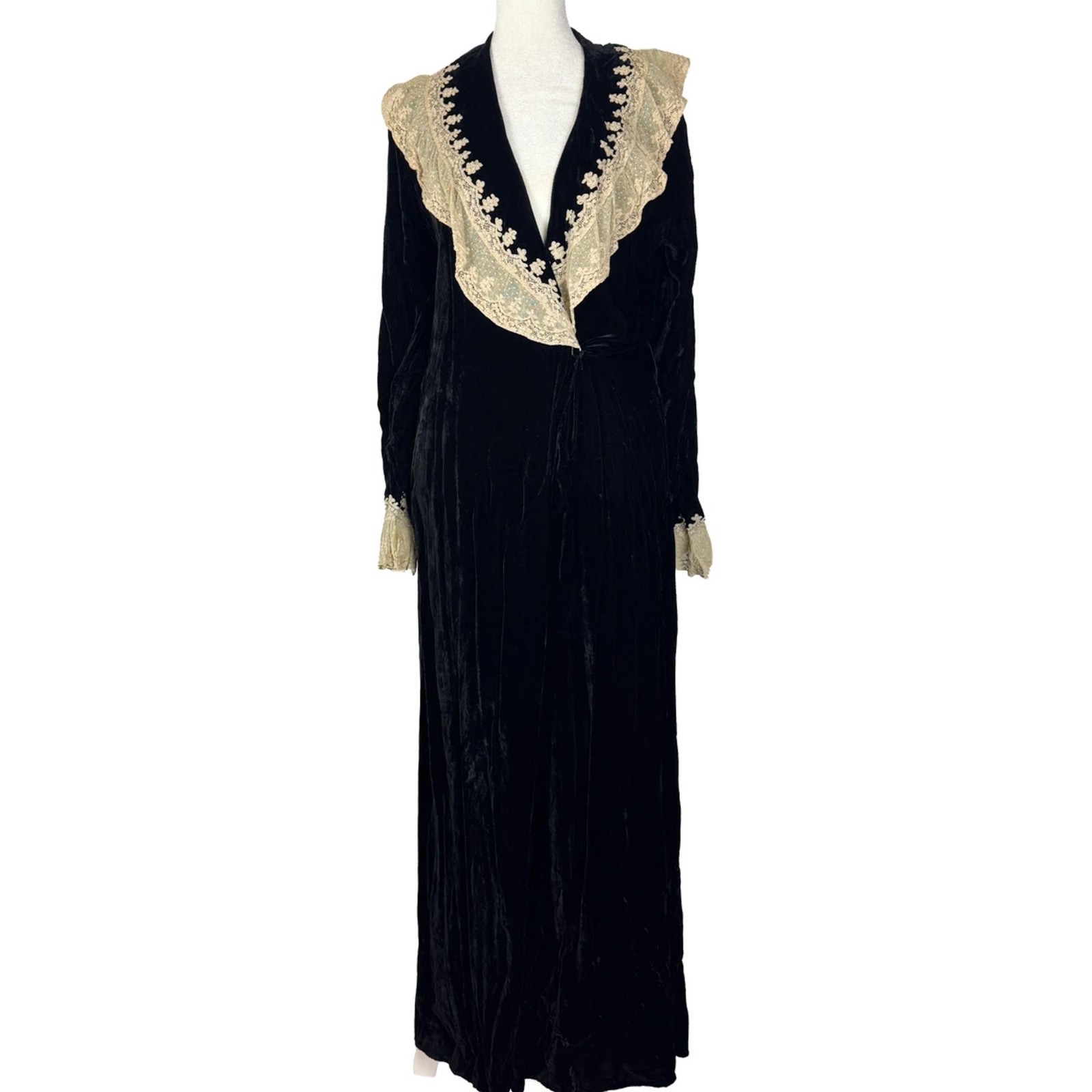 1940s Henri Bendel Black Velvet & Lace Duster Coat