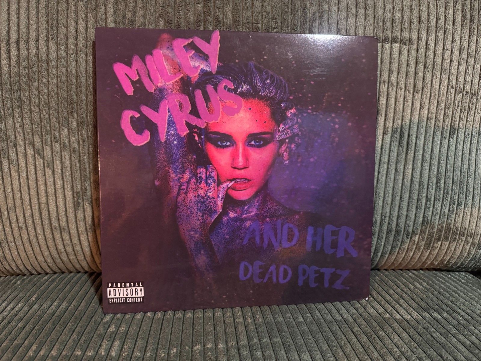 Miley Cyrus and Her Dead Petz Vinyl 2LP Pink Color Import Rare
