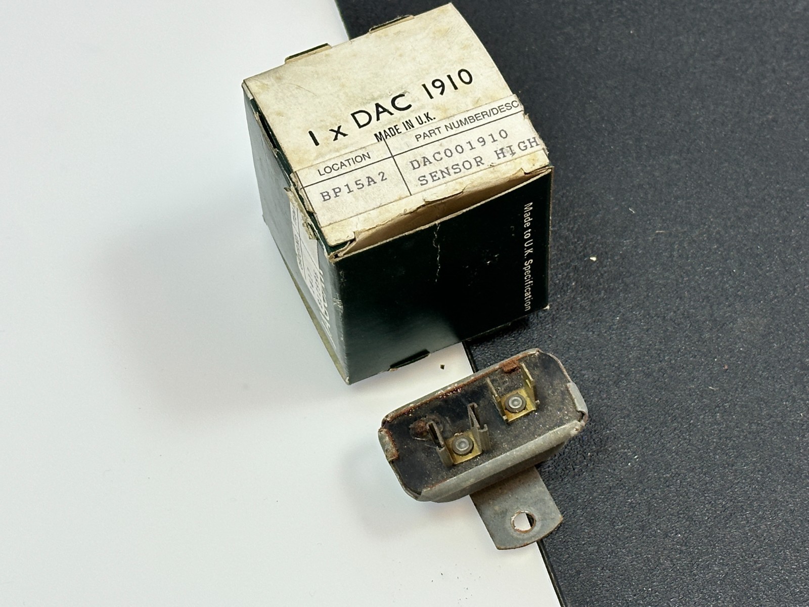 NOS Genuine Jaguar OEM Park Lamp Failure Sensor Part No. DAC1910 (DAC001910) NOS Genuine Jaguar OEM Park Lamp Failure Sensor Part No. DAC1910 (DAC001910)