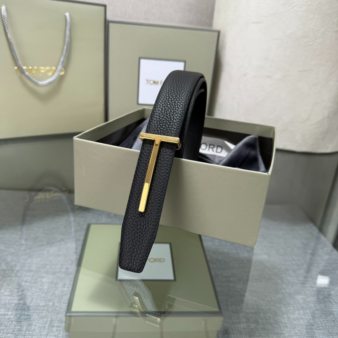 Authentic Tom Ford Reversible Leather T-Buckle Belt Luxury Designer Fashion Authentic Tom Ford Reversible Leather T-Buckle Belt Luxury Designer Fashion