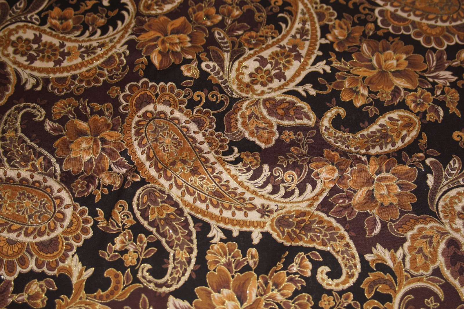 Vtg (2008) FABRIC TRADITIONS  Premium Cotton Fabric  Brown Paisley & Floral 1 yd