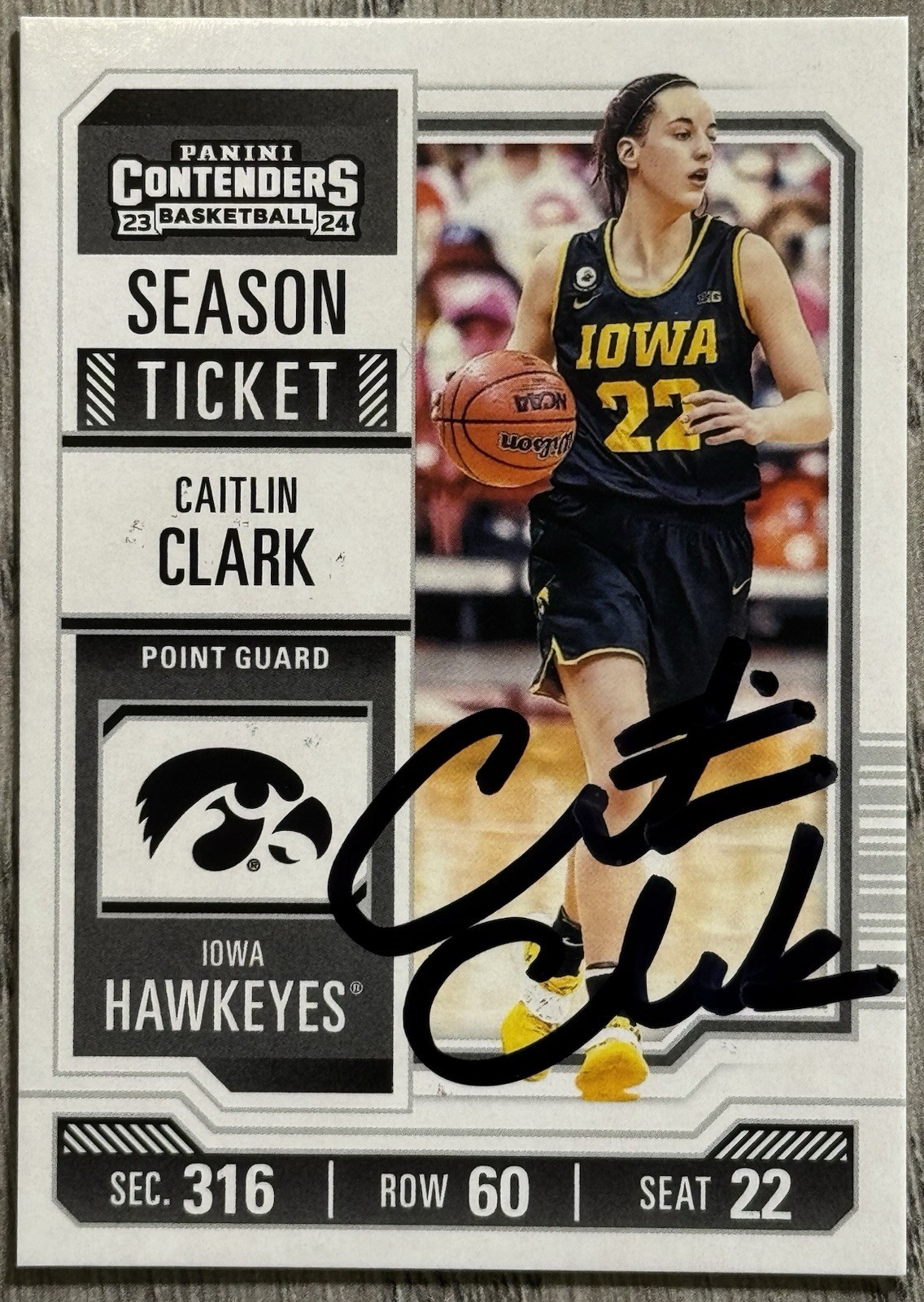 Caitlin Clark - Iowa Hawkeyes - Autographed Card - Donruss - Panini Collection