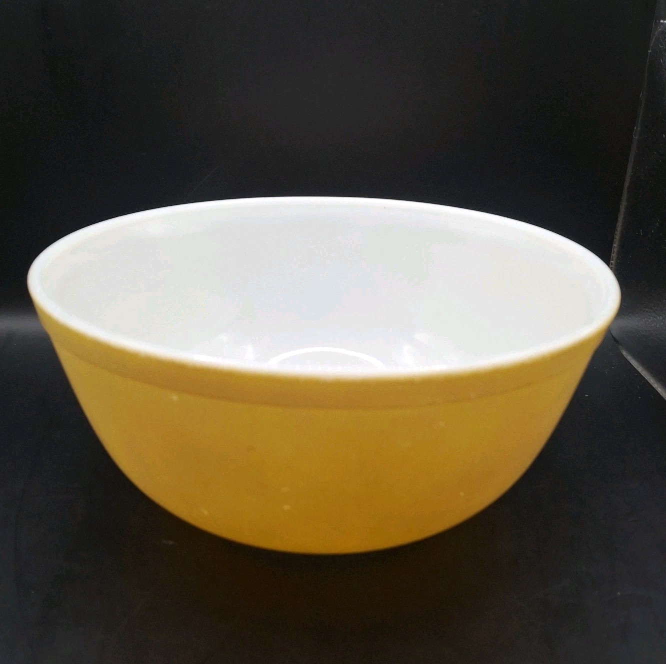 Vintage Pyrex - Light Butter Yellow No. 403 - 2 1/2 Qt. Mixing Bowl Vintage Pyrex - Light Butter Yellow No. 403 - 2 1/2 Qt. Mixing Bowl