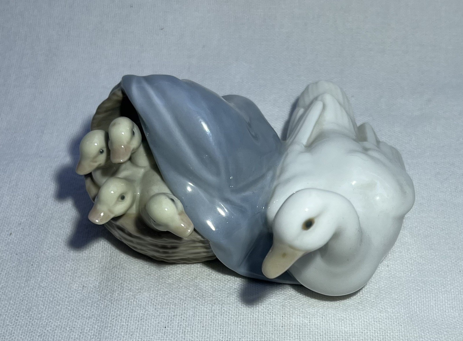 Vintage 1974 LLADRO, Duck w Ducklings Retired Porcelain Figurine, #4895, 3.75”