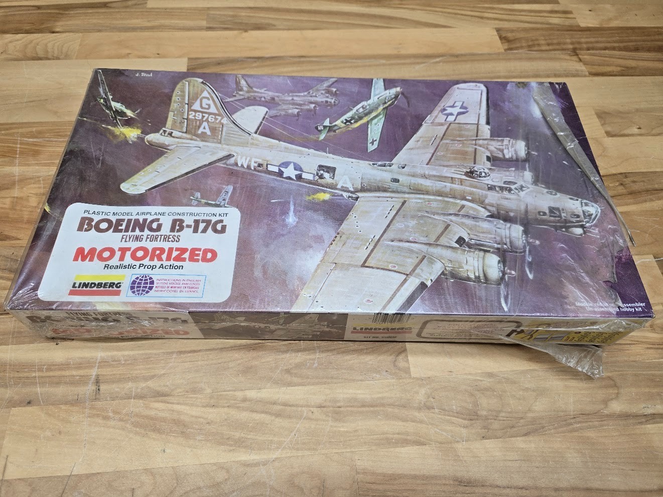 Lindberg Boeing B-17G Flying Fortress Motorized 2508M Model Kit Plane Airplane