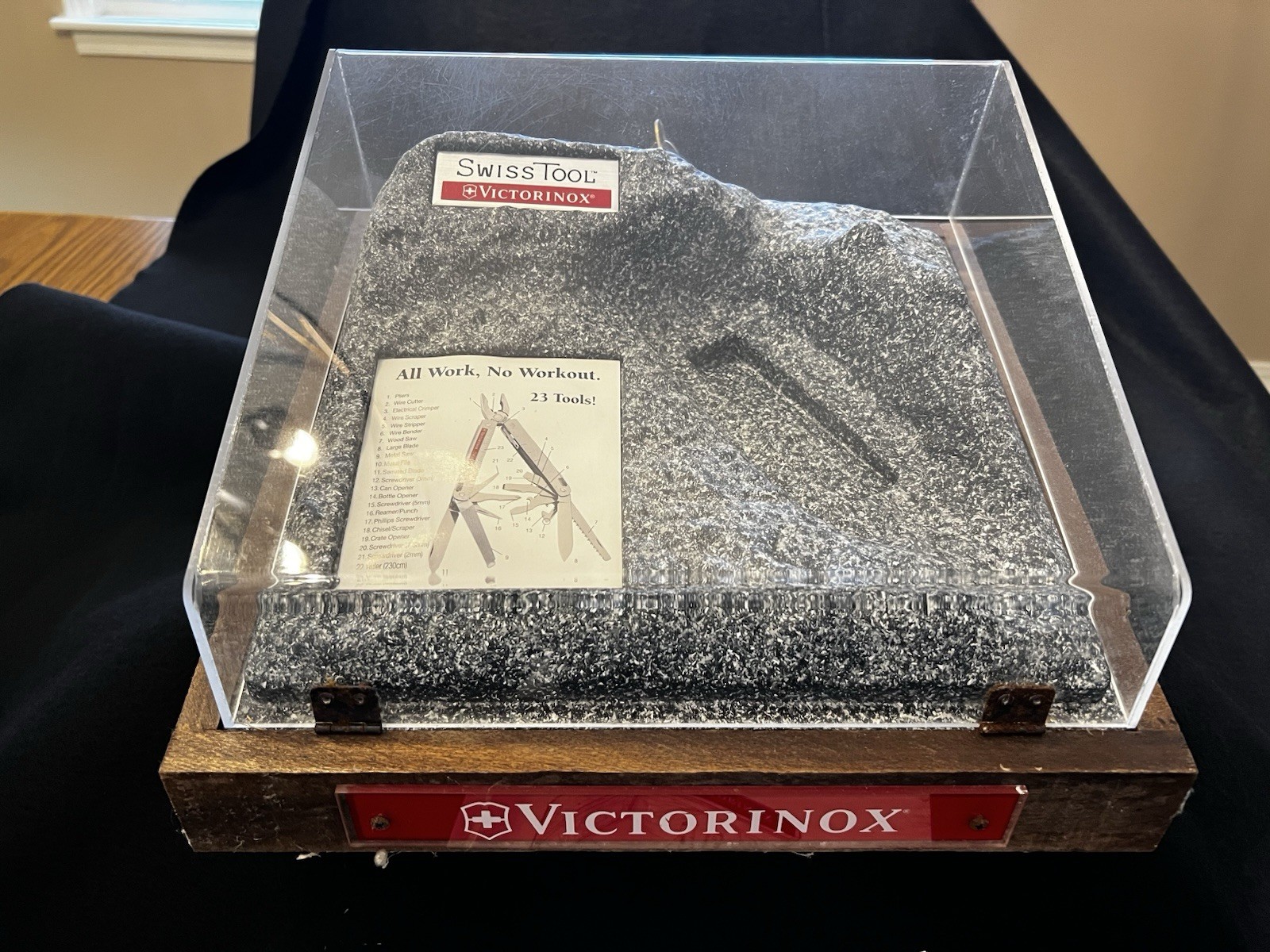 Rare Victorinox Swiss Army Swisstool Factory Locking Countertop Display Case NEW