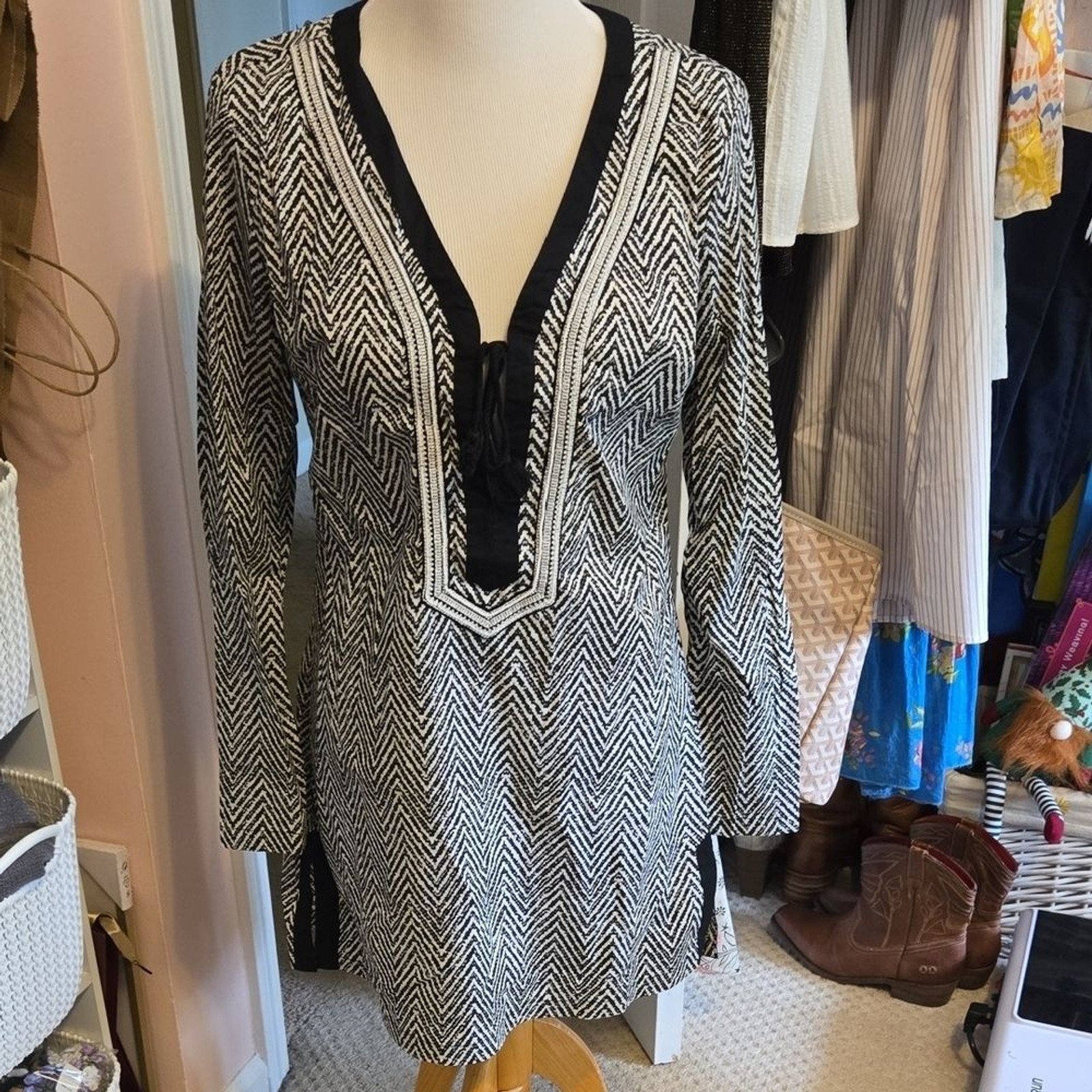 Athleta Black and White Graphic Tunic Top Athleta Black and White Graphic Tunic Top