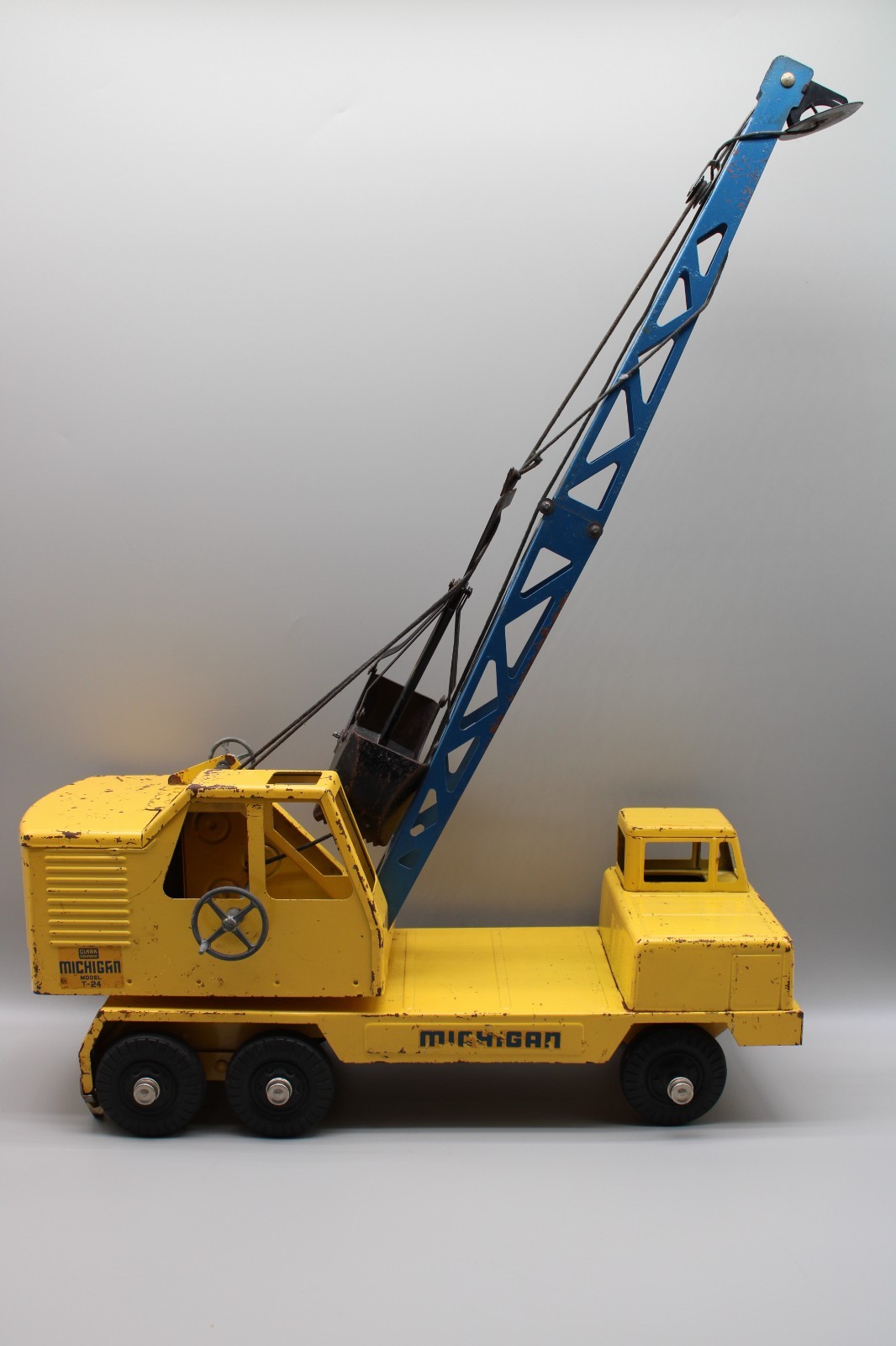 VTG NYLINT Michigan Excavator Crane Toy Truck Model T-24 CLARK EQUIPMENT VTG NYLINT Michigan Excavator Crane Toy Truck Model T-24 CLARK EQUIPMENT