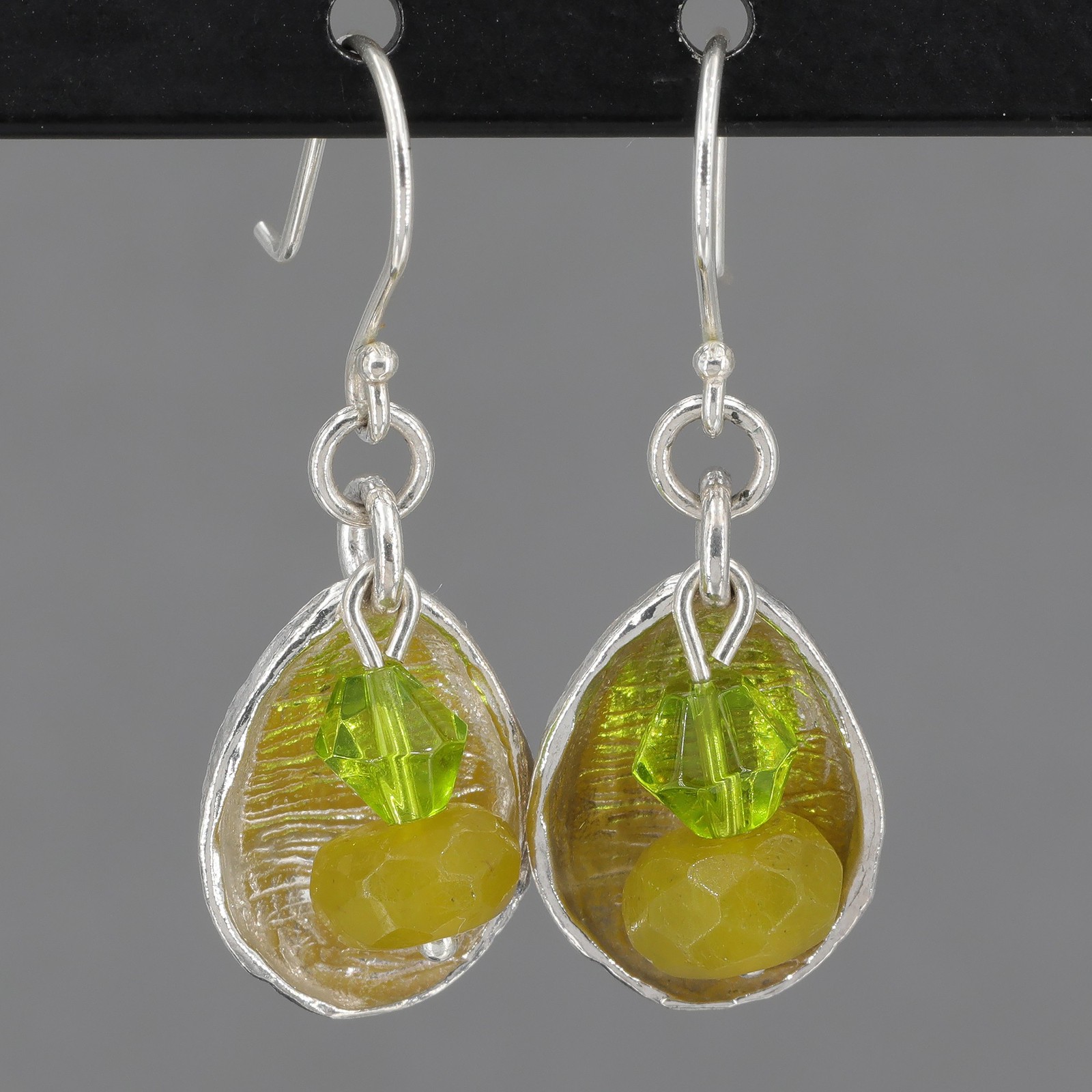 Retired Silpada Sterling Serpentine Stone Green Glass Bead Dangle Earrings W2142