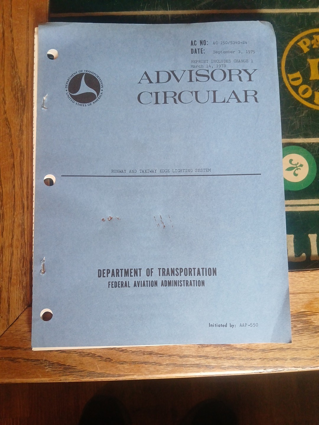 Advisory Circular Runway Taxiway Edge Lighting System 1975 Booklet  (R)