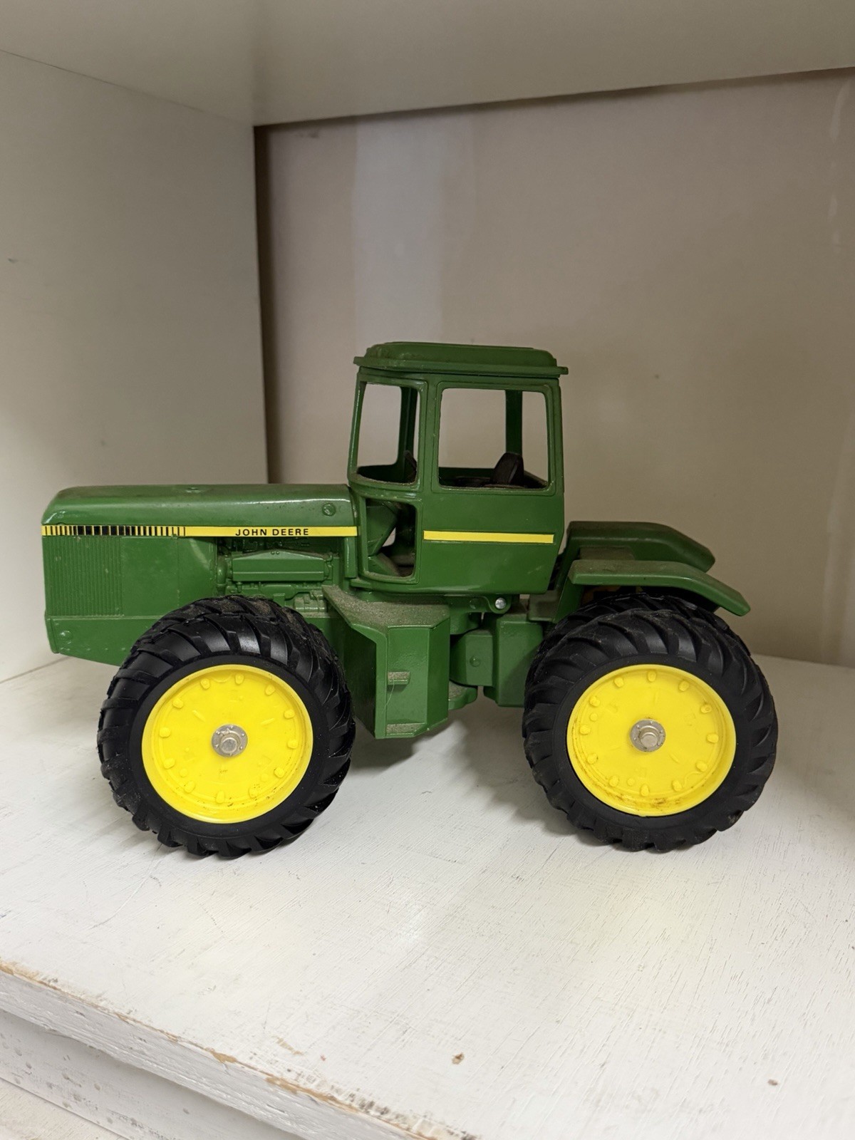 VINTAGE ERTL JOHN DEERE STK#587 4WD ARTICUALTING TRACTOR 1/16 scale Missing Exha